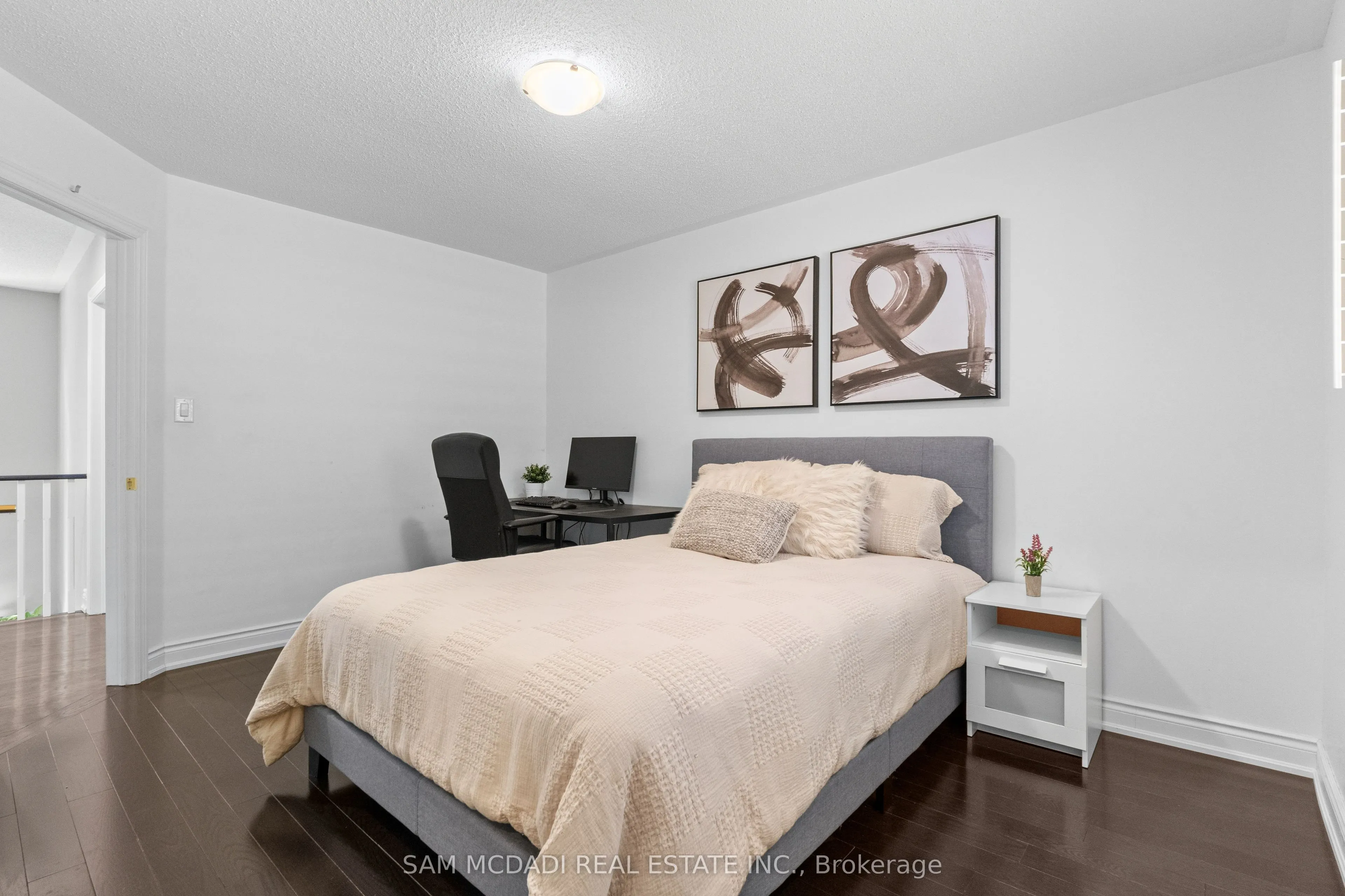 195 Holmes Crescent