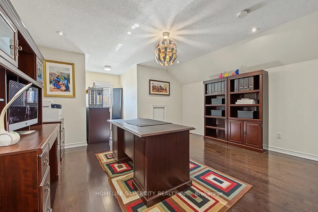 483 Hinchey Crescent