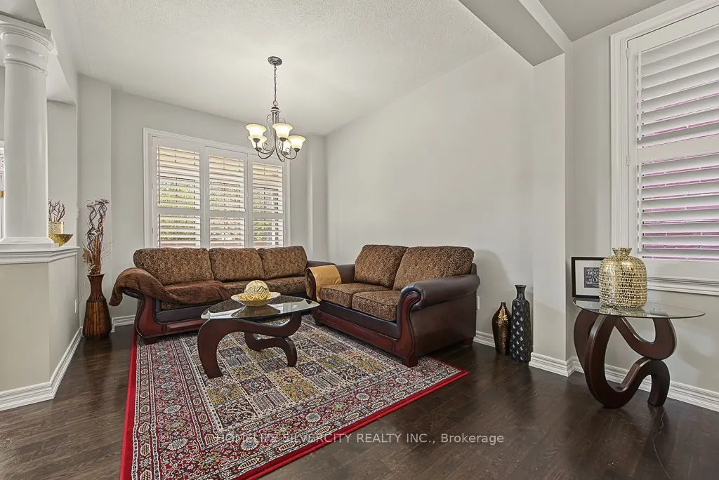 483 Hinchey Crescent