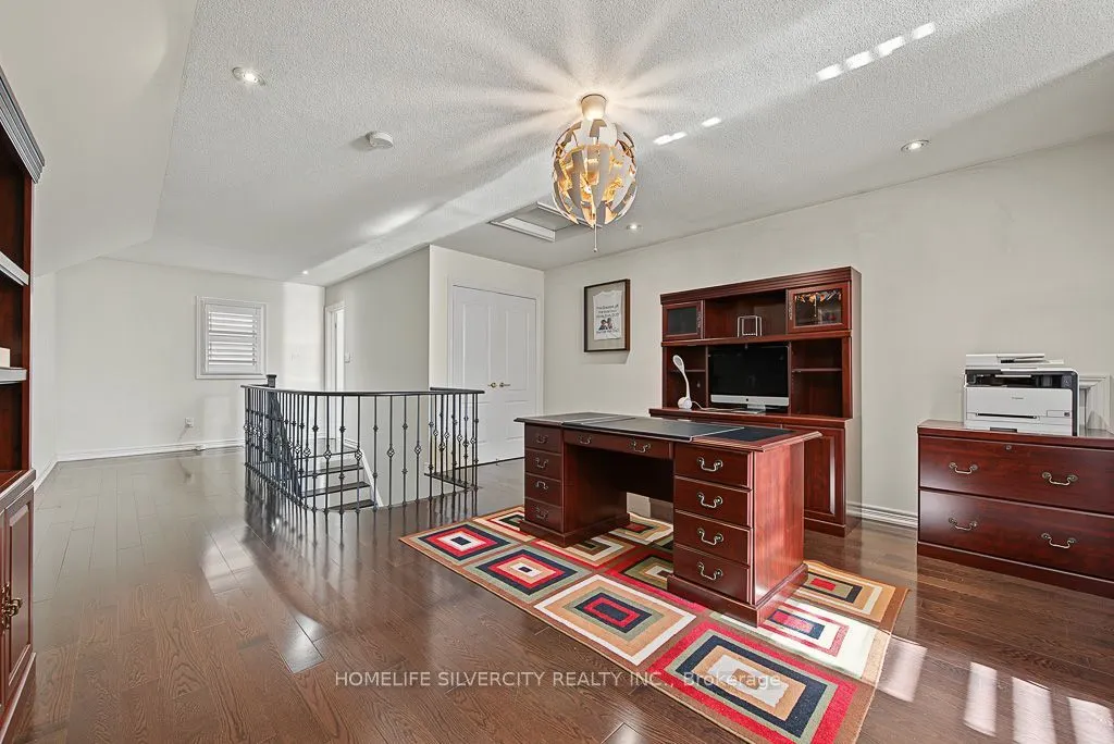 483 Hinchey Crescent