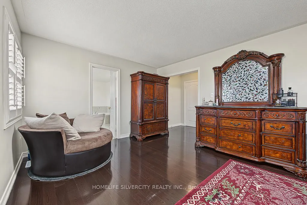 483 Hinchey Crescent