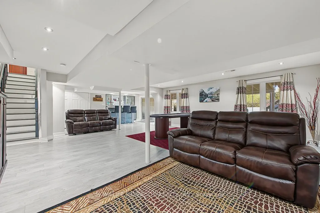 483 Hinchey Crescent