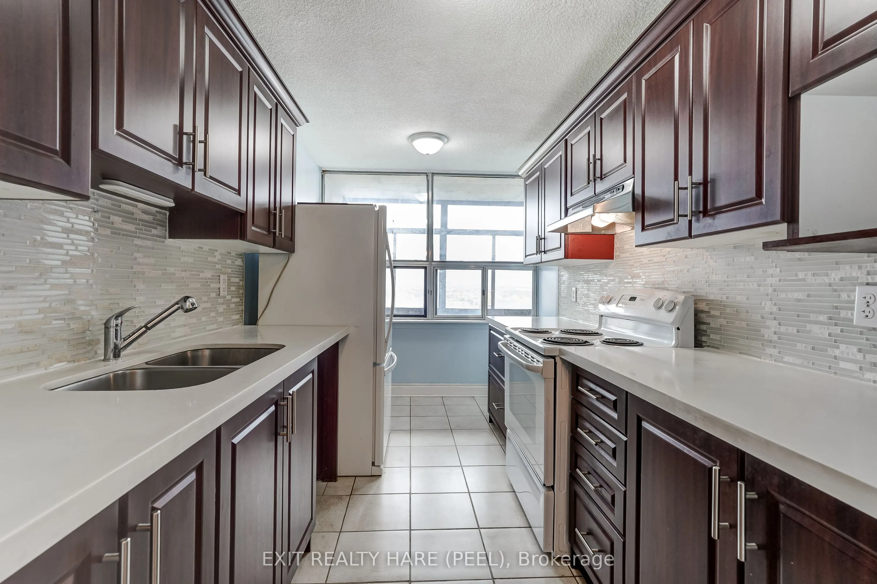 15 Kensington Road #1005