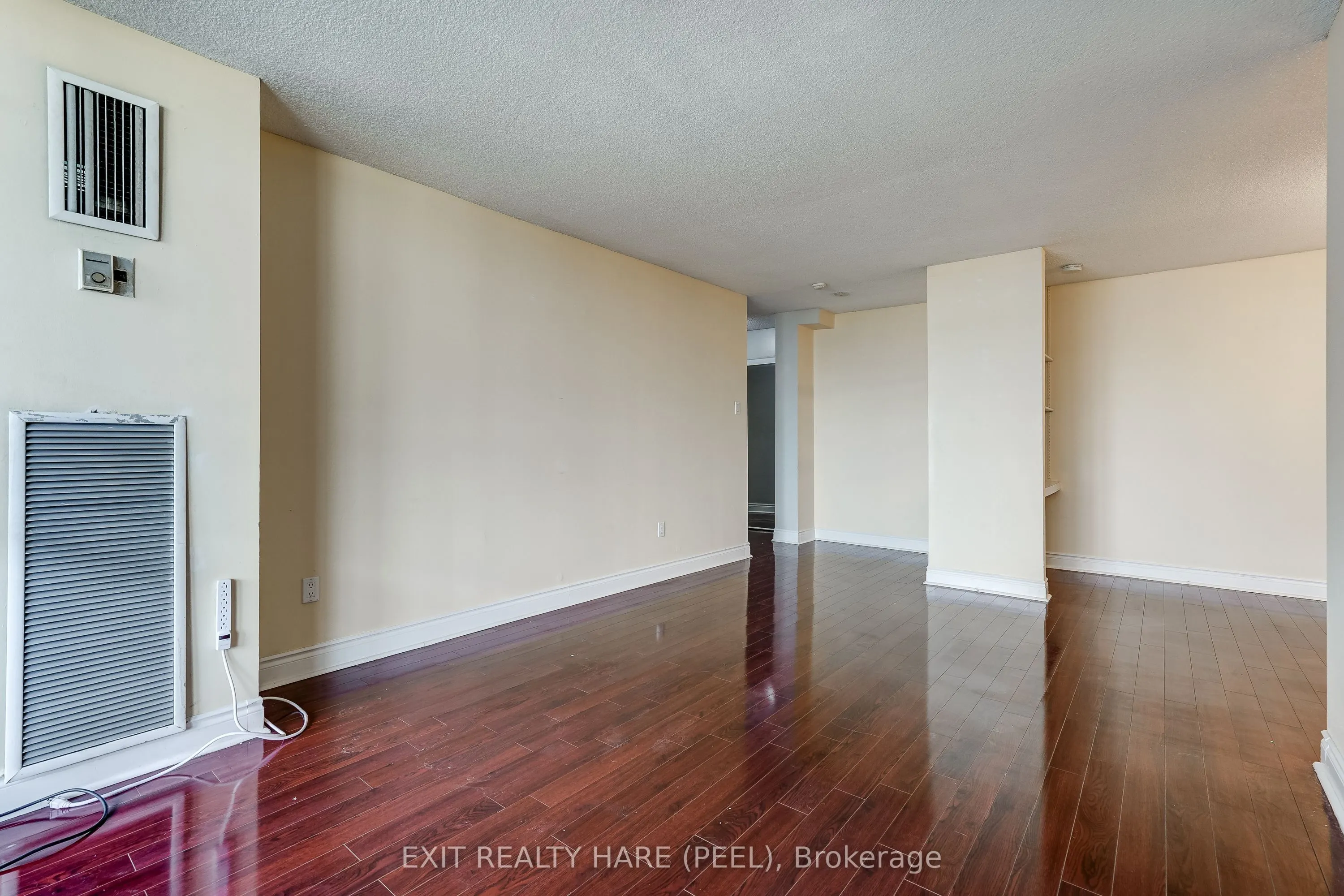 15 Kensington Road #1005