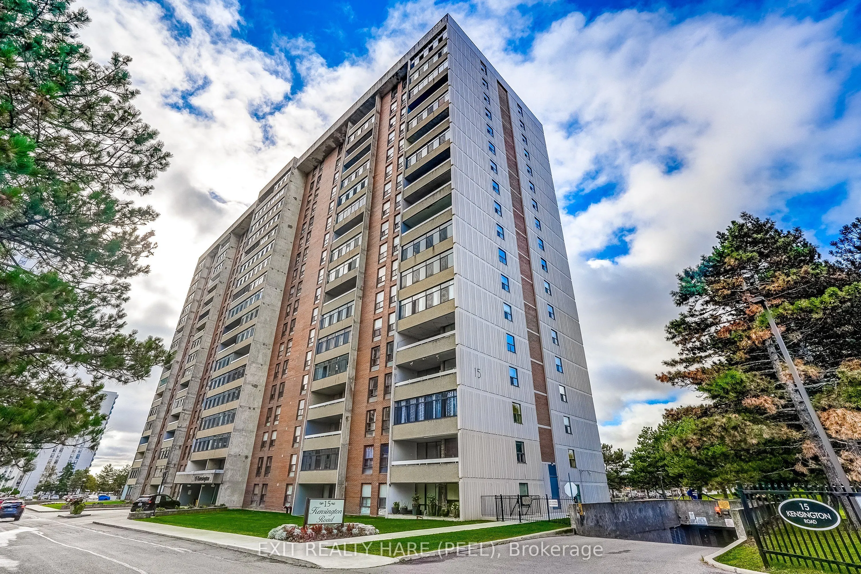 15 Kensington Road #1005