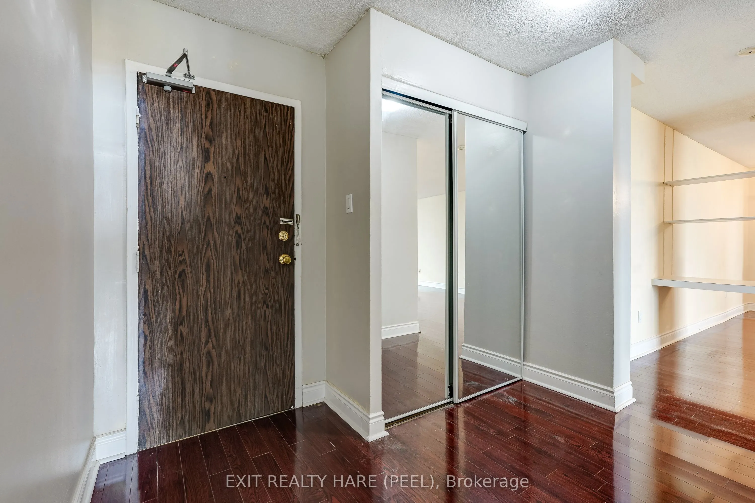15 Kensington Road #1005