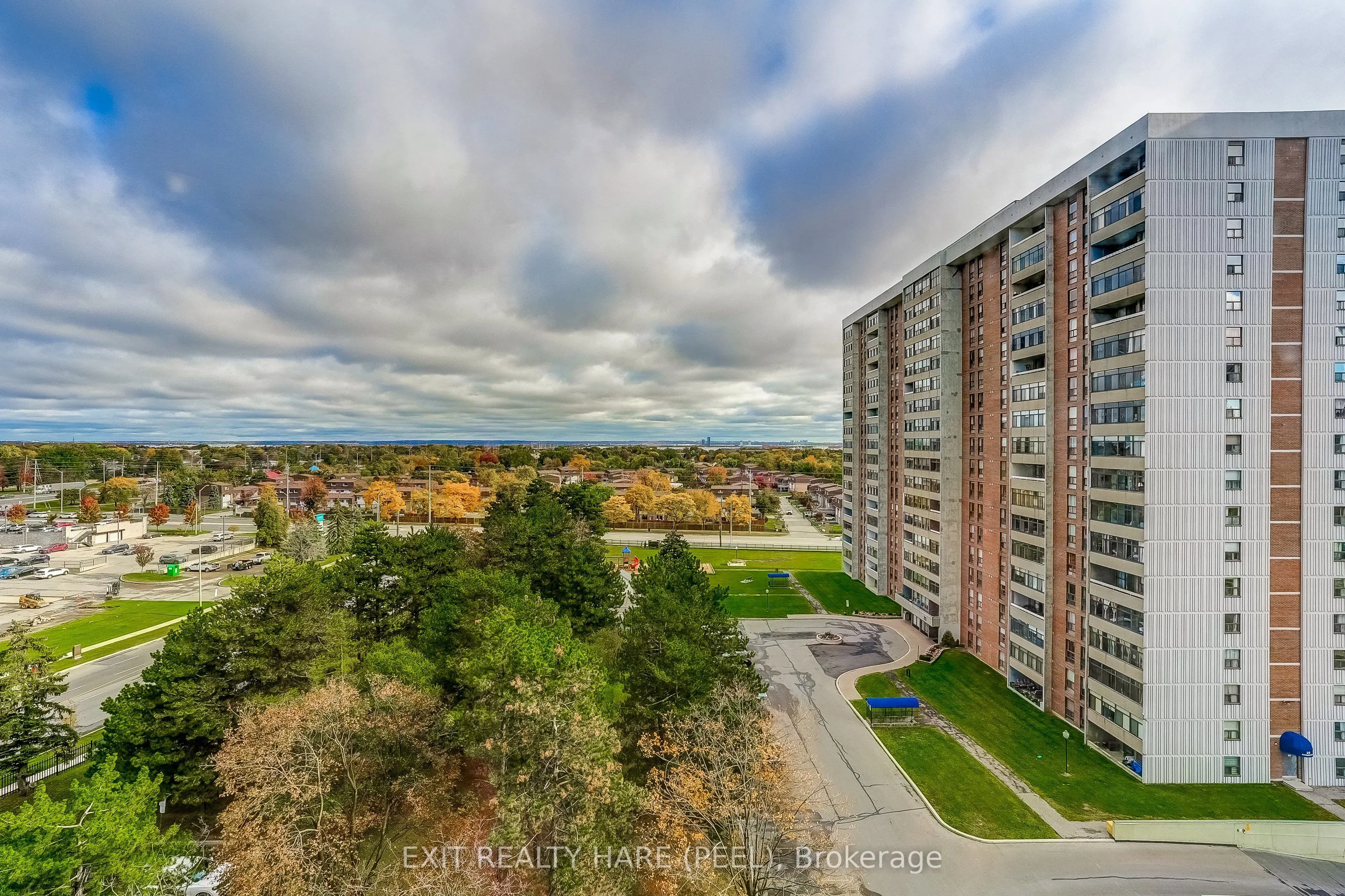 15 Kensington Road #1005