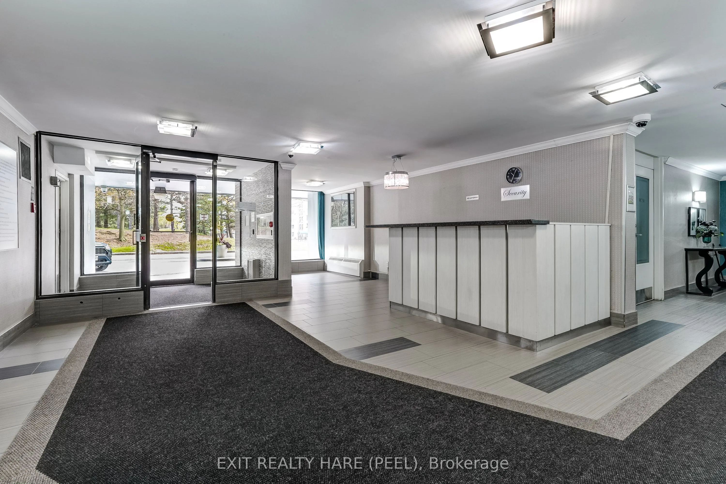 15 Kensington Road #1005