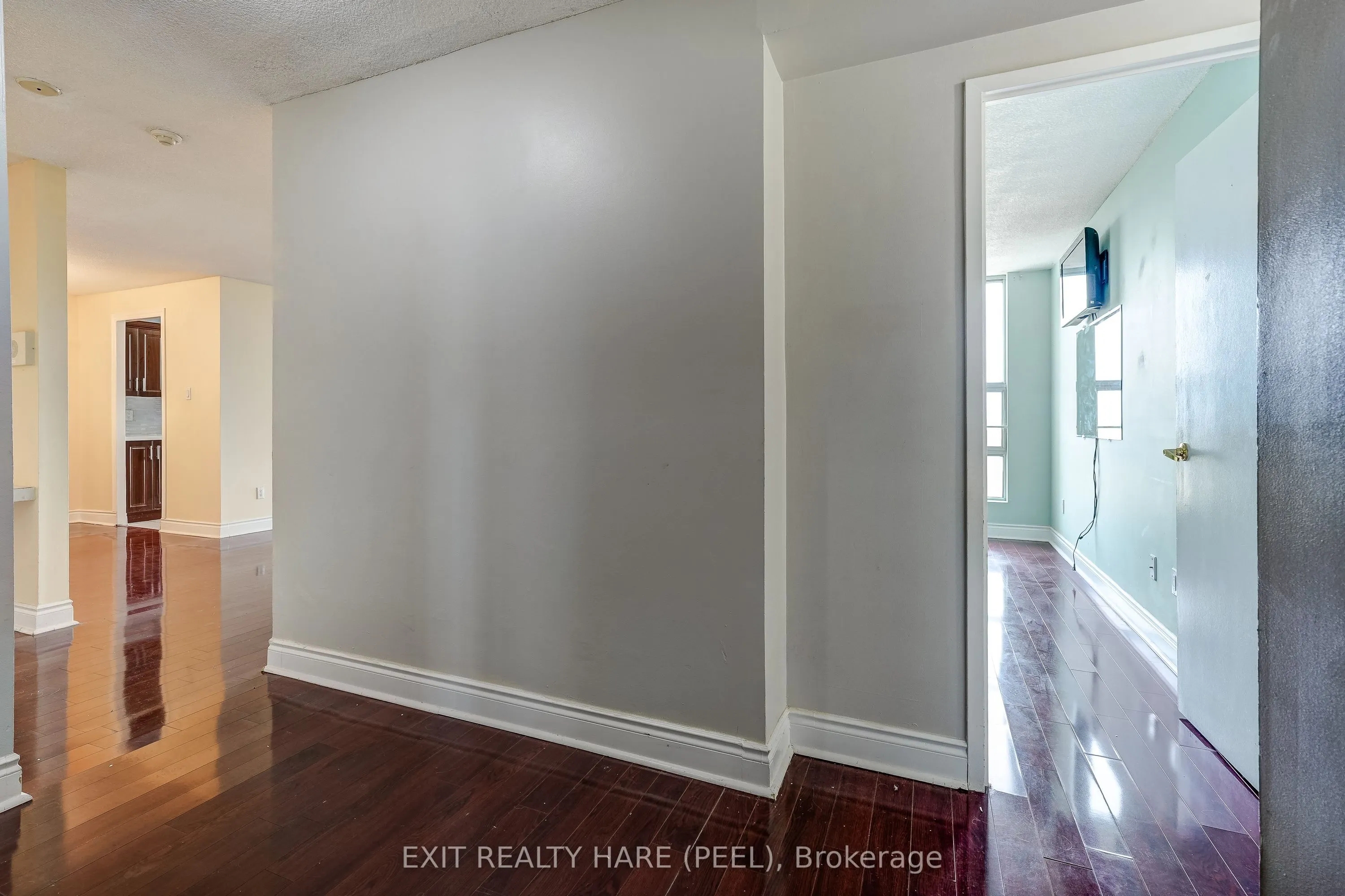 15 Kensington Road #1005