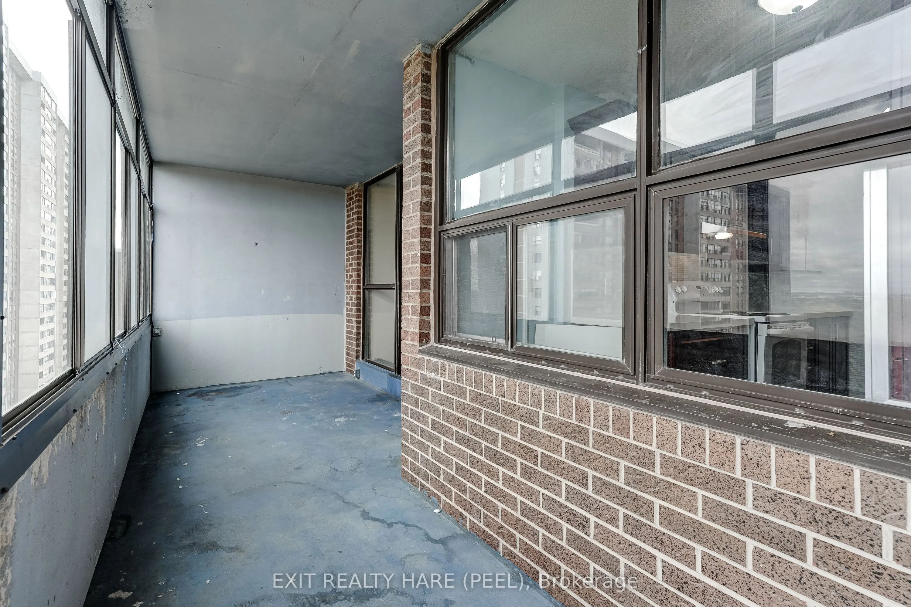 15 Kensington Road #1005