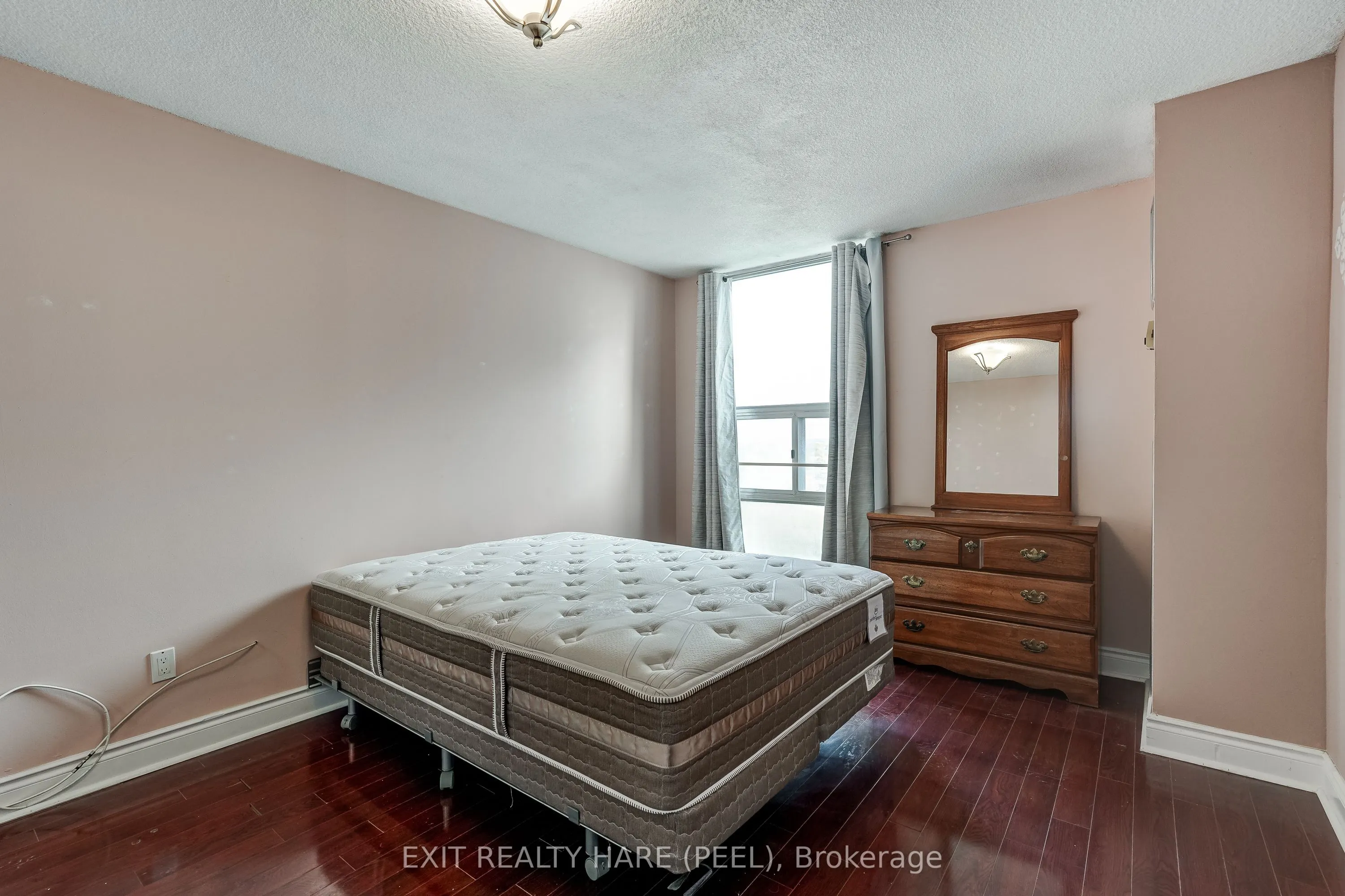 15 Kensington Road #1005