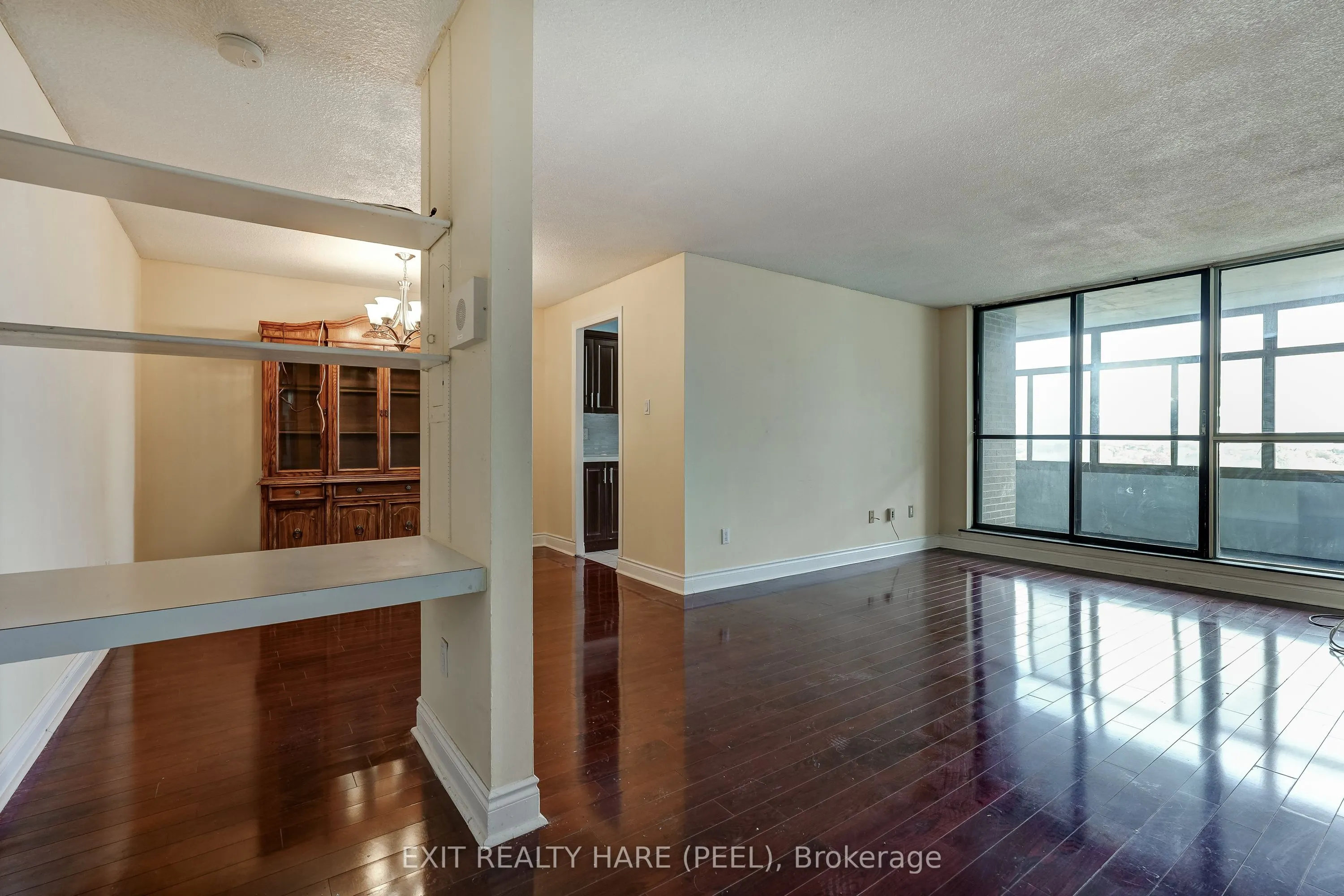 15 Kensington Road #1005