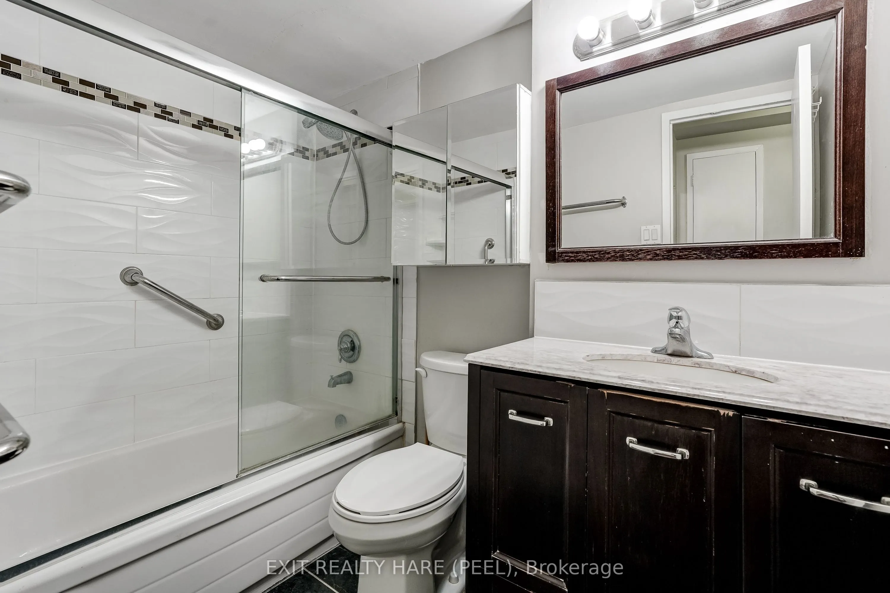 15 Kensington Road #1005