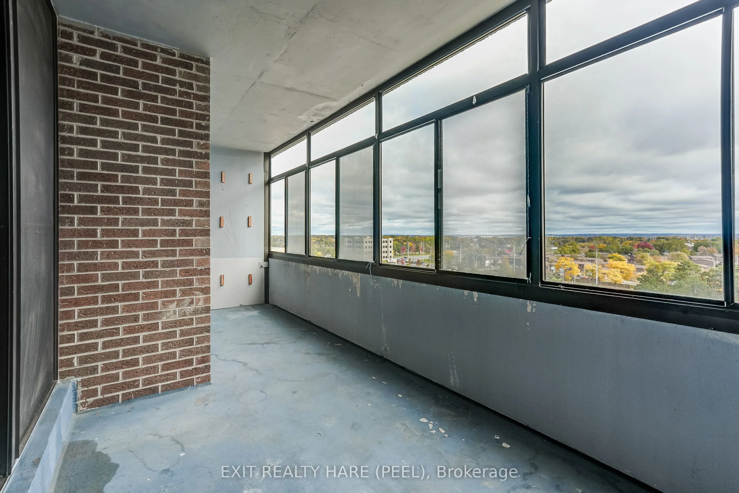 15 Kensington Road #1005