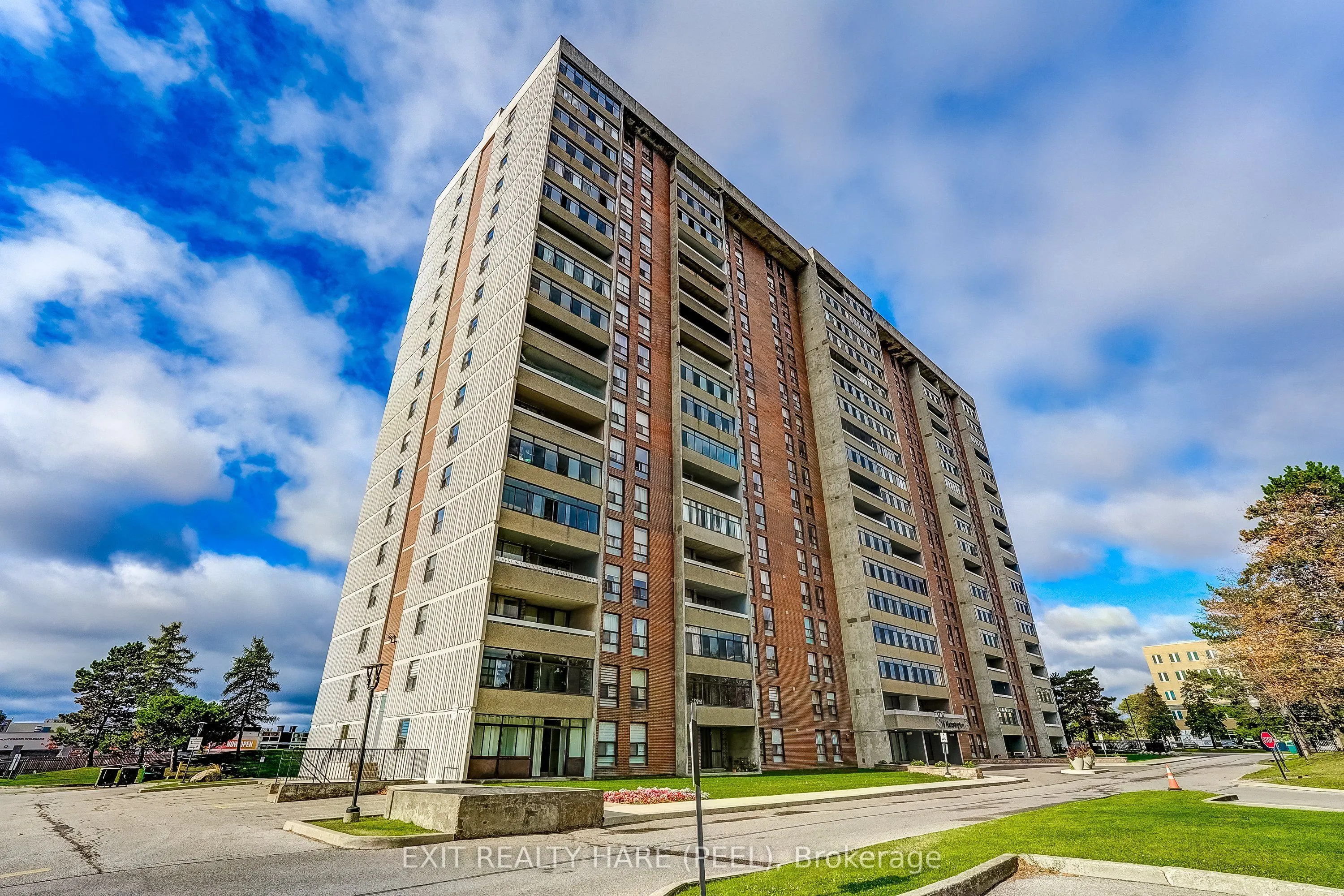 15 Kensington Road #1005