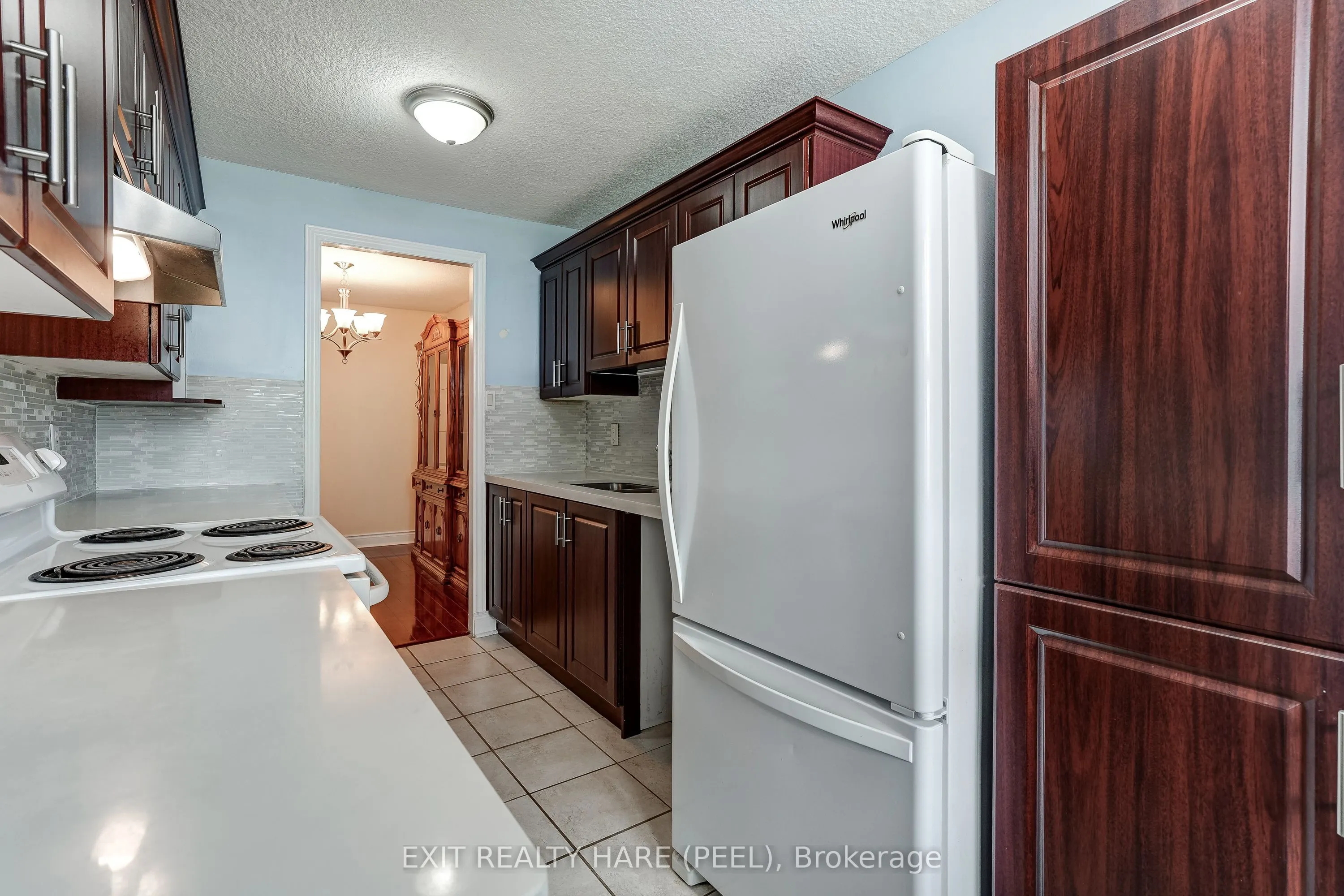 15 Kensington Road #1005