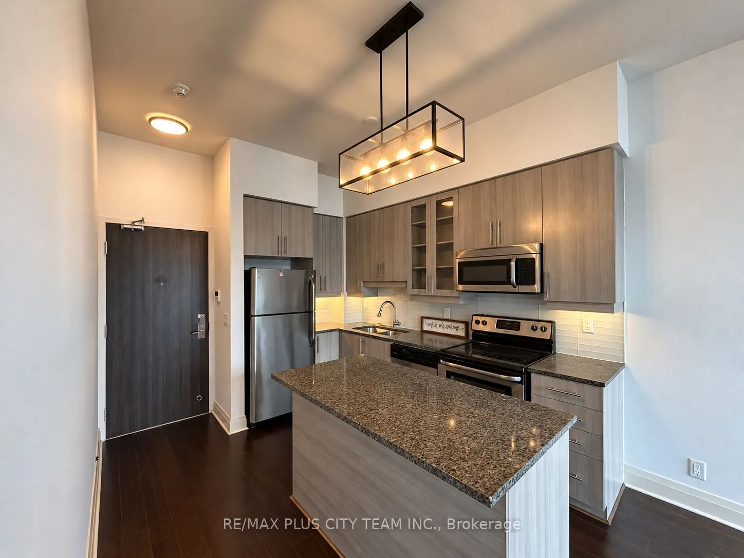 1185 The Queensway #1211