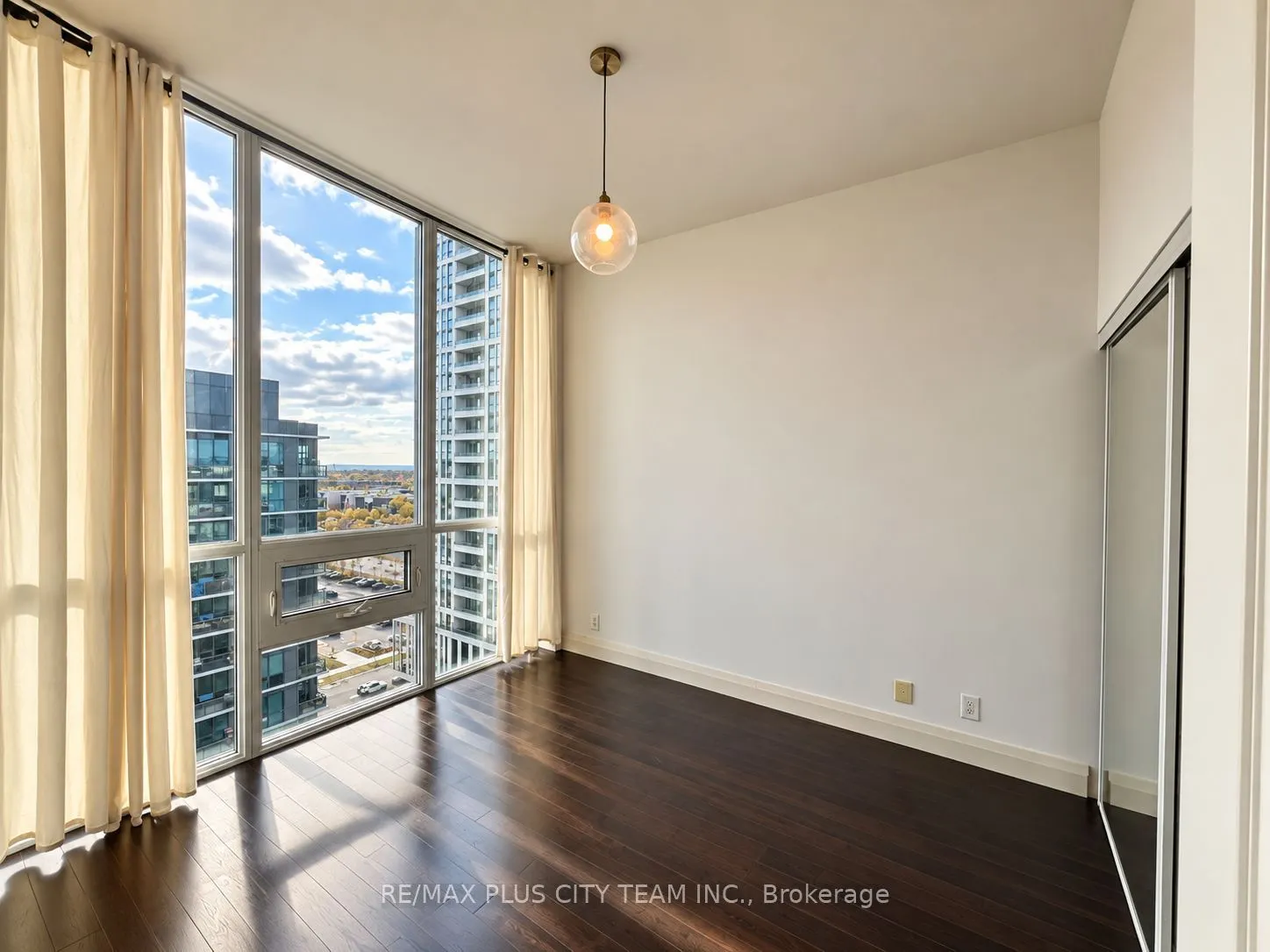 1185 The Queensway #1211