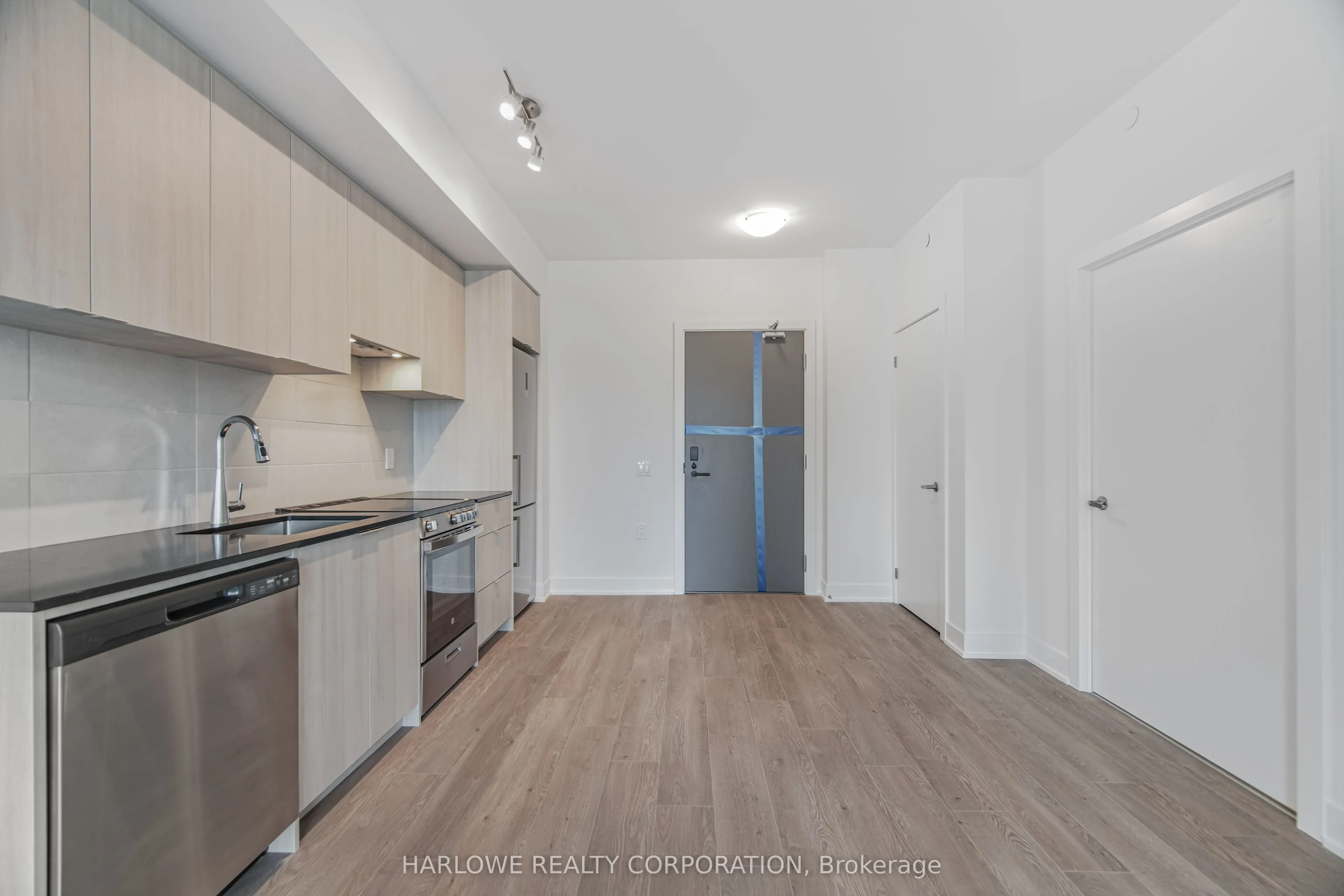 2088 James Street #307