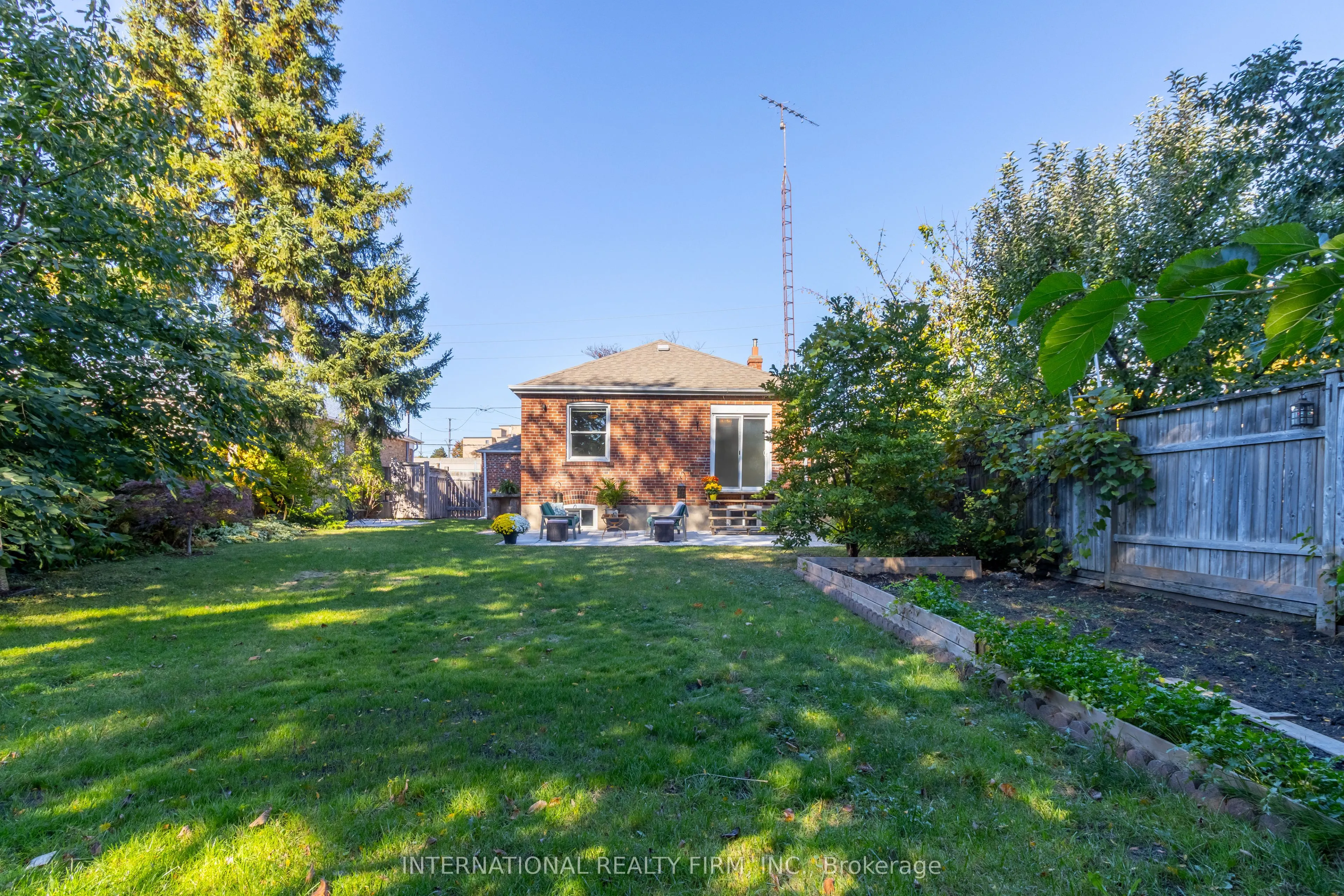 582 South Service Road