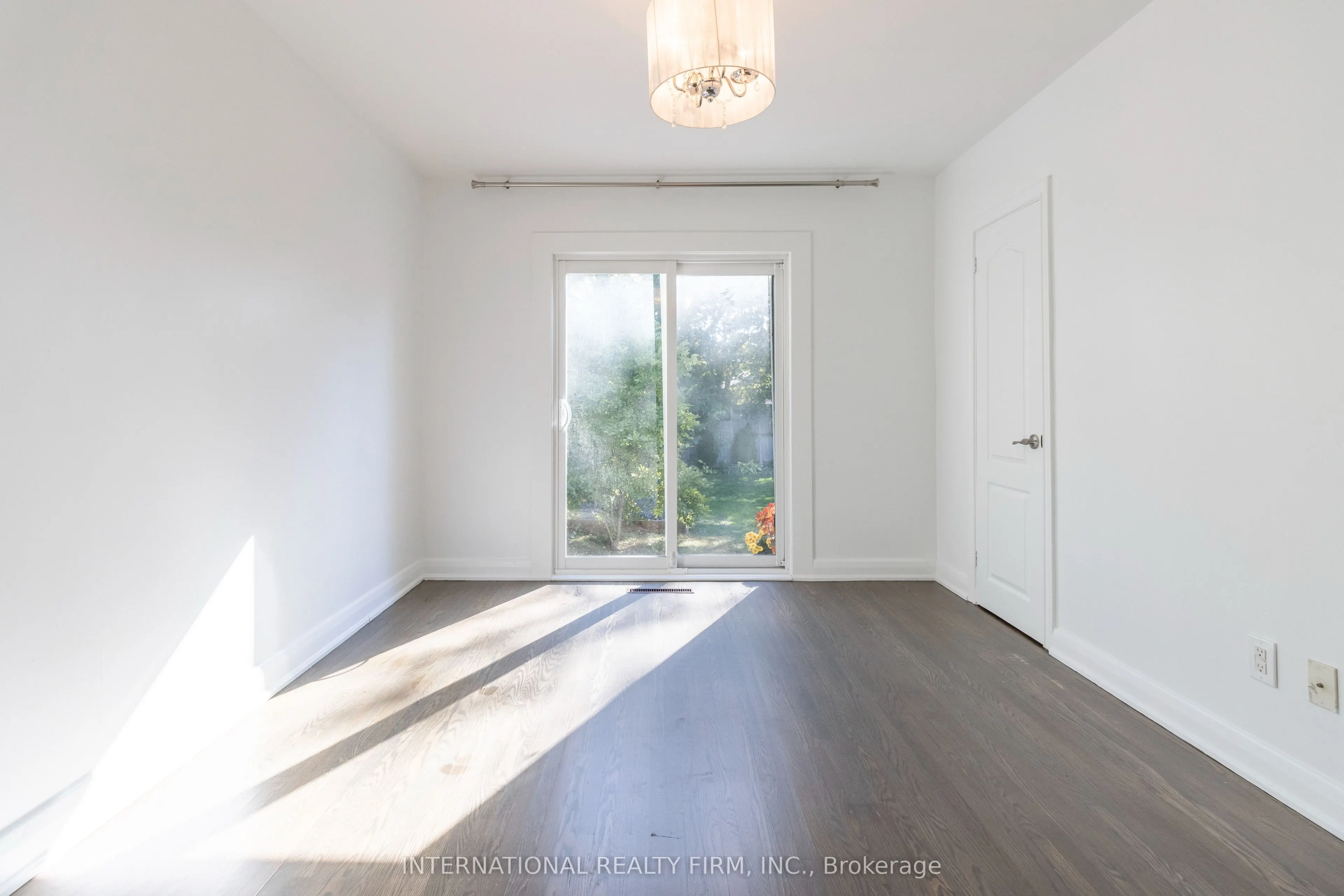 582 South Service Road