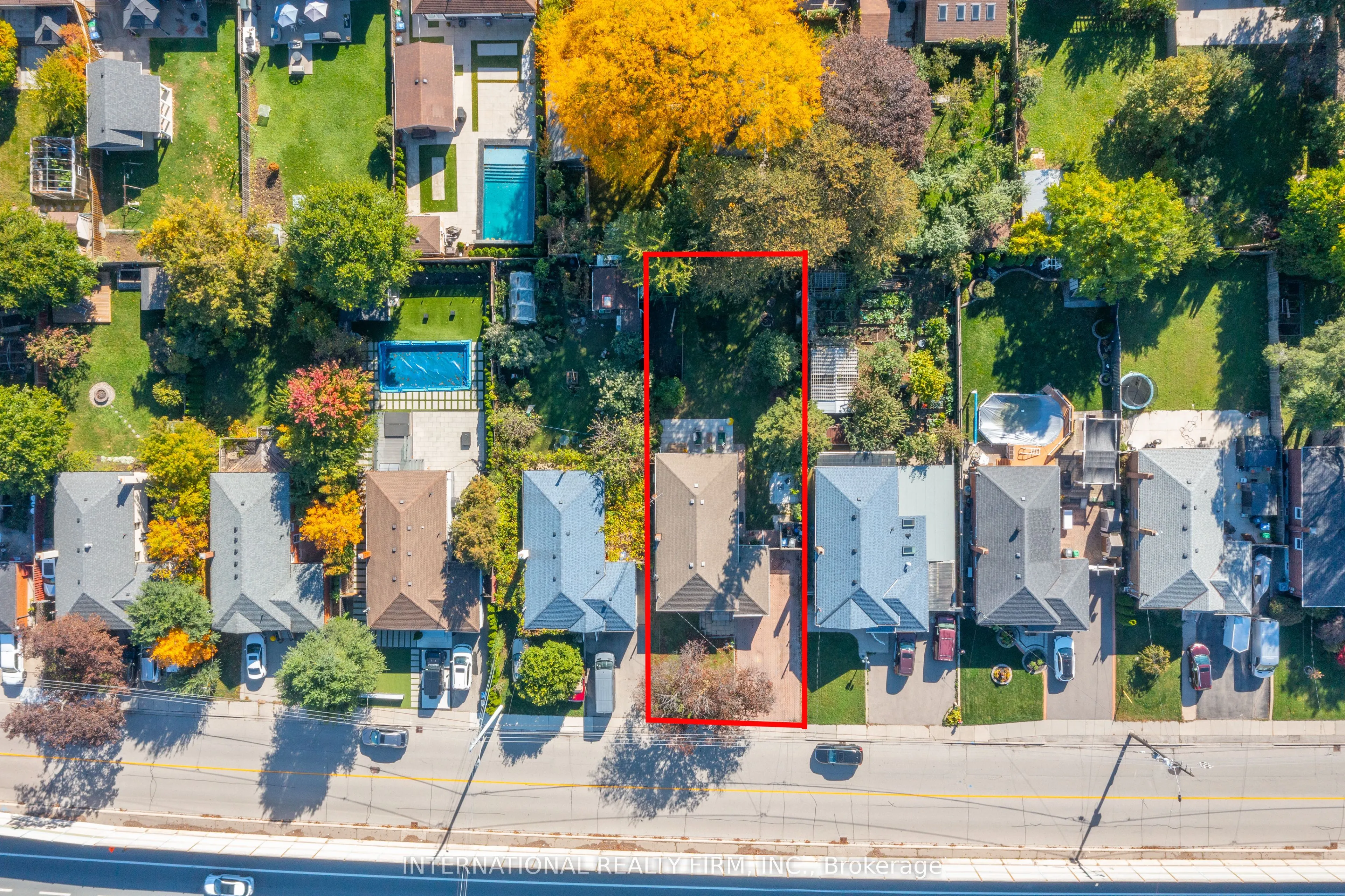 582 South Service Road