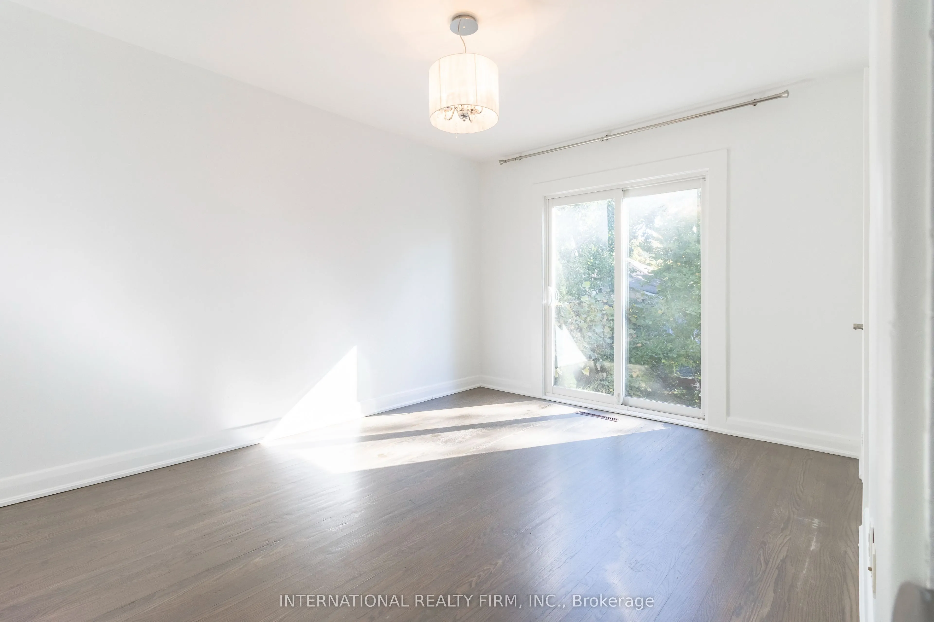 582 South Service Road