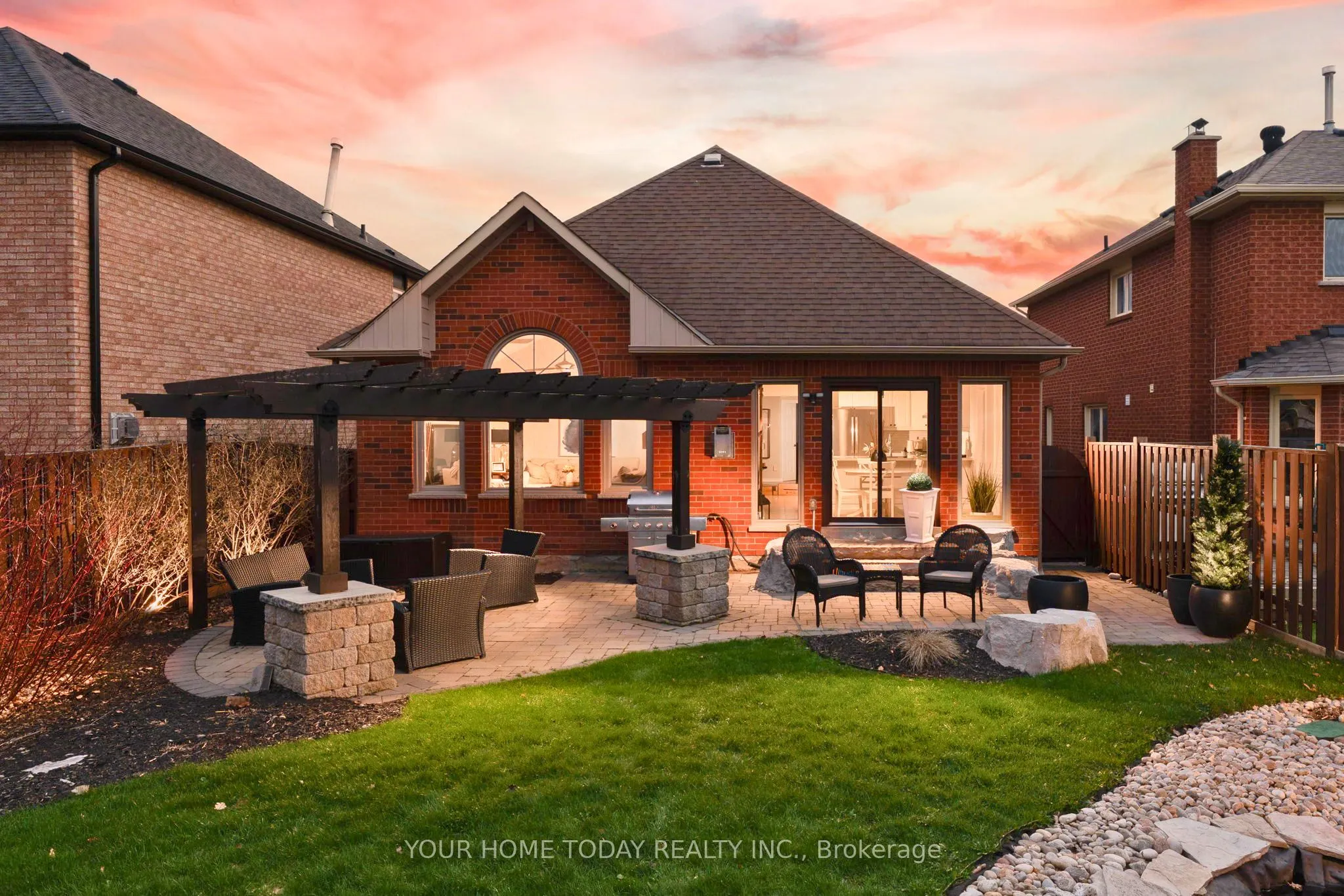96 Lauchlin Crescent