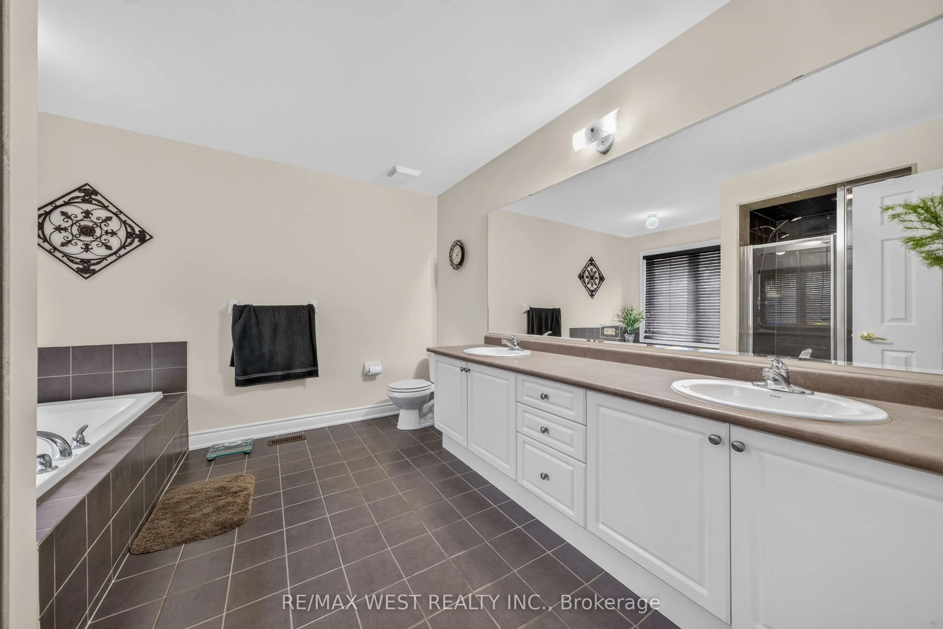 8 Calvados Crescent