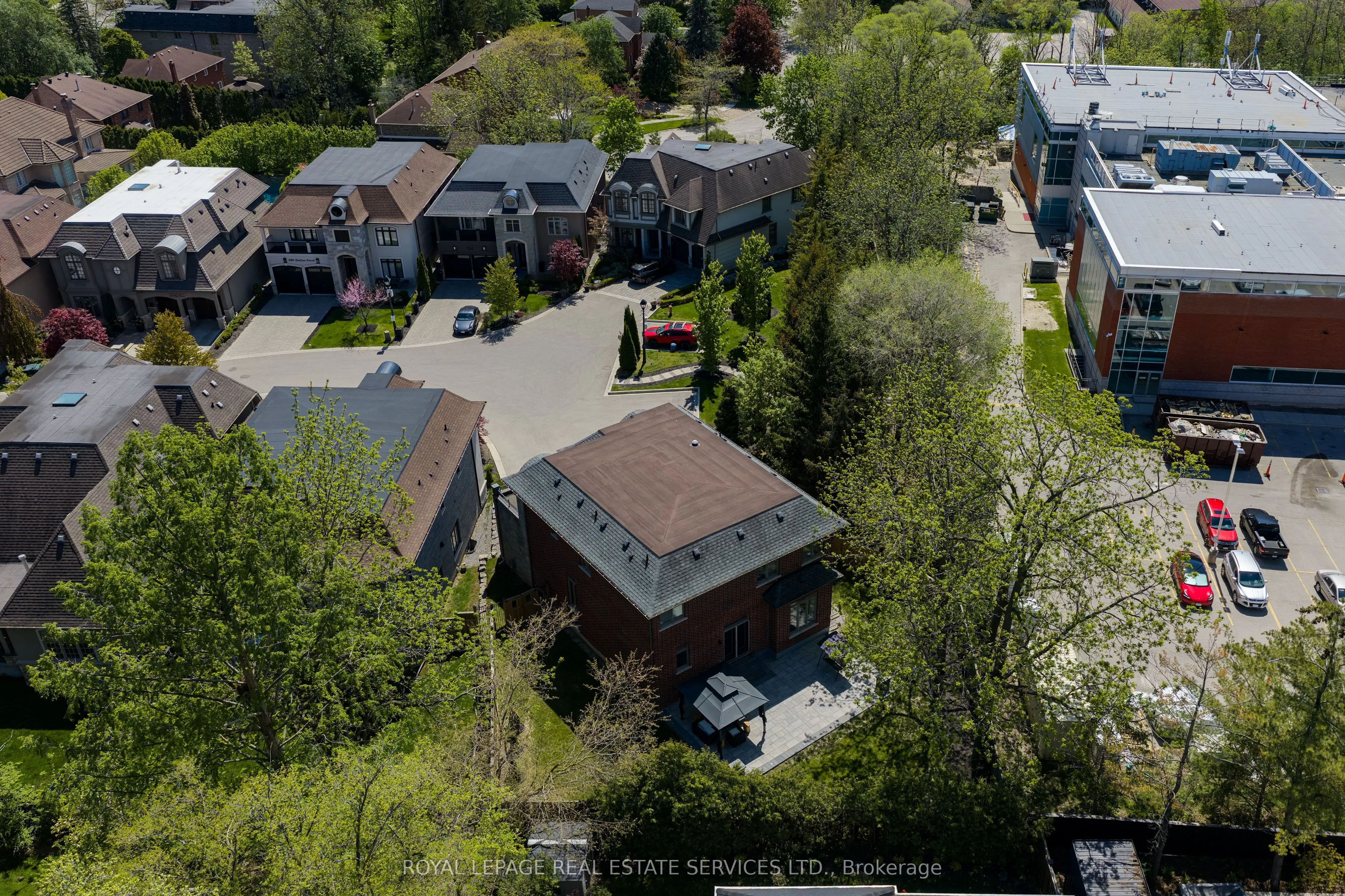 125 Paliser Court
