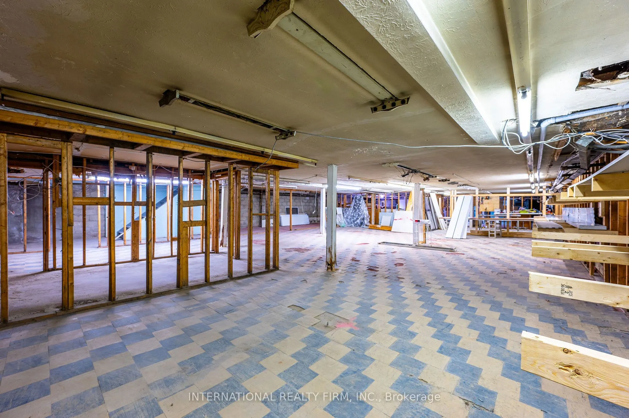 2869 Lake Shore Boulevard W #Ground floor