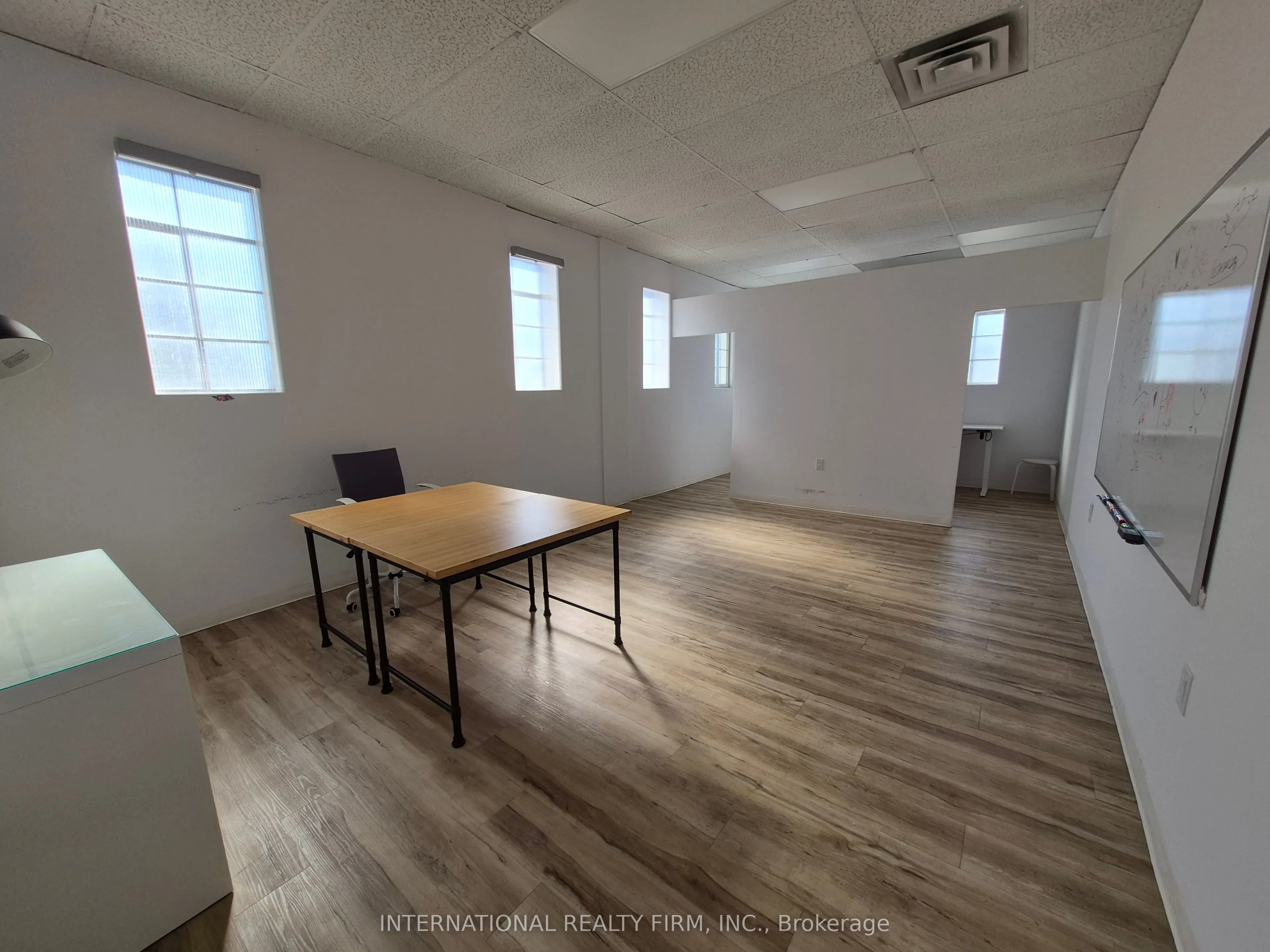 2869 Lake Shore Boulevard W #Entire building