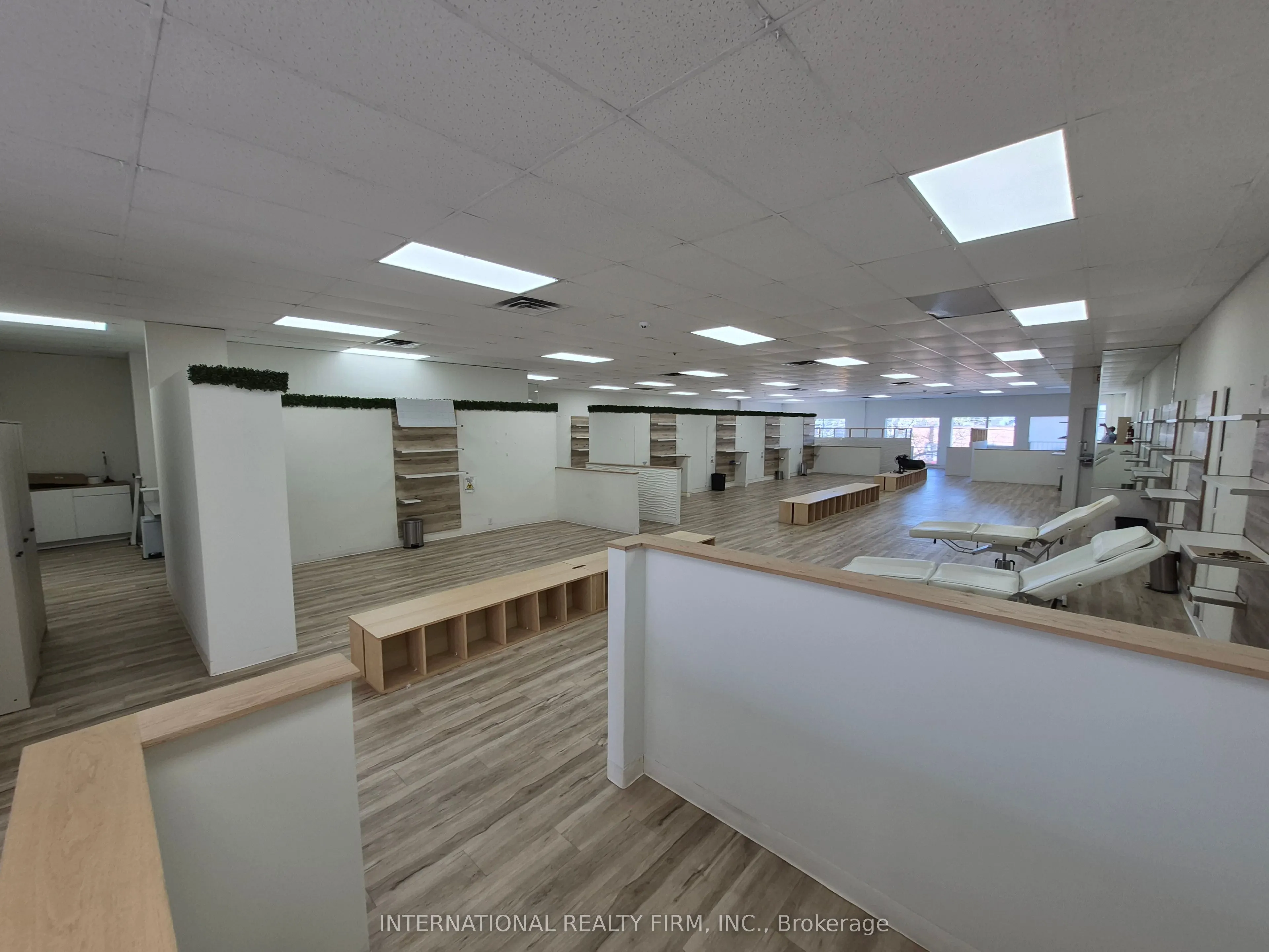 2869 Lake Shore Boulevard W #Entire building