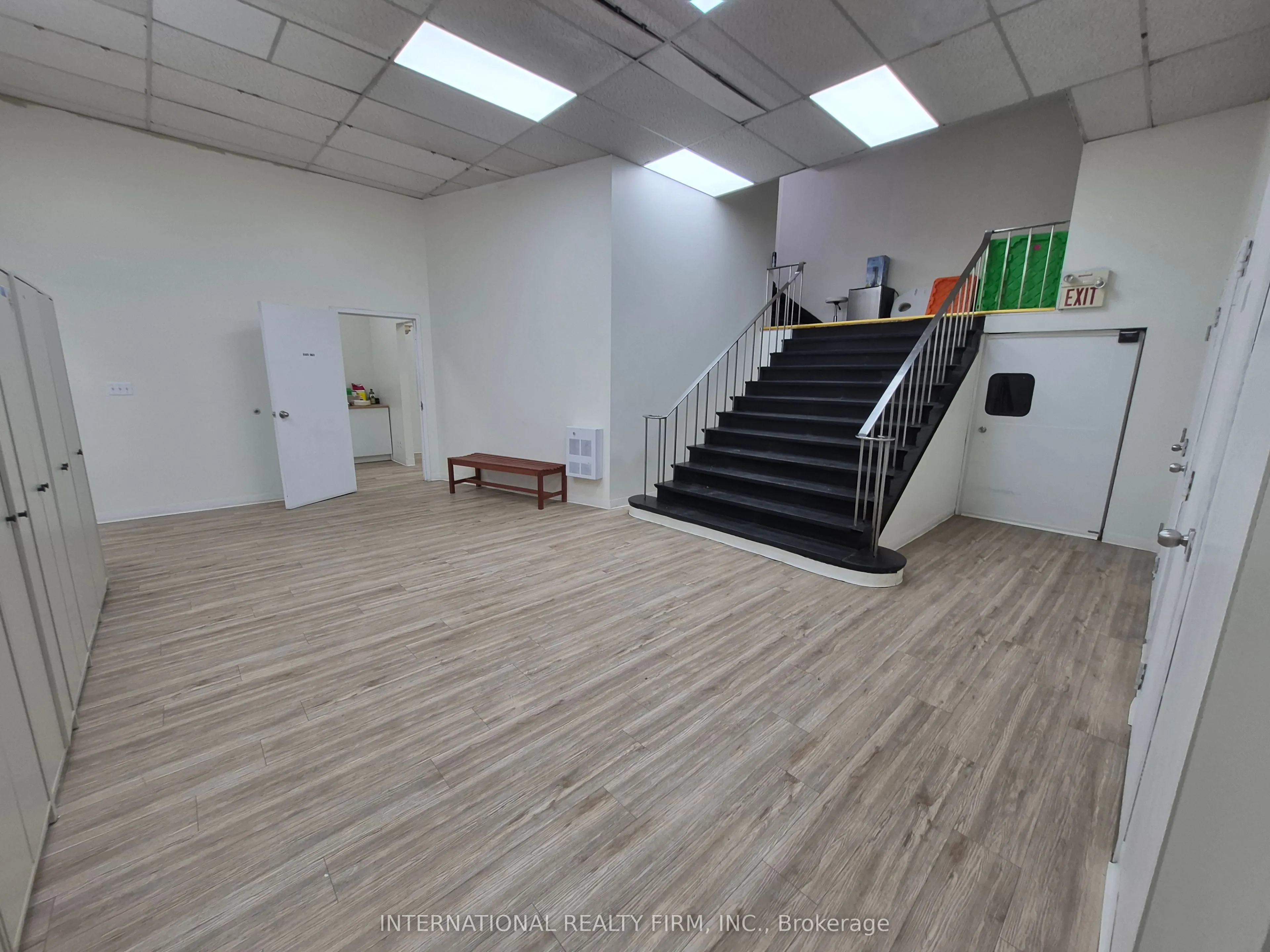 2869 Lake Shore Boulevard W #Entire building