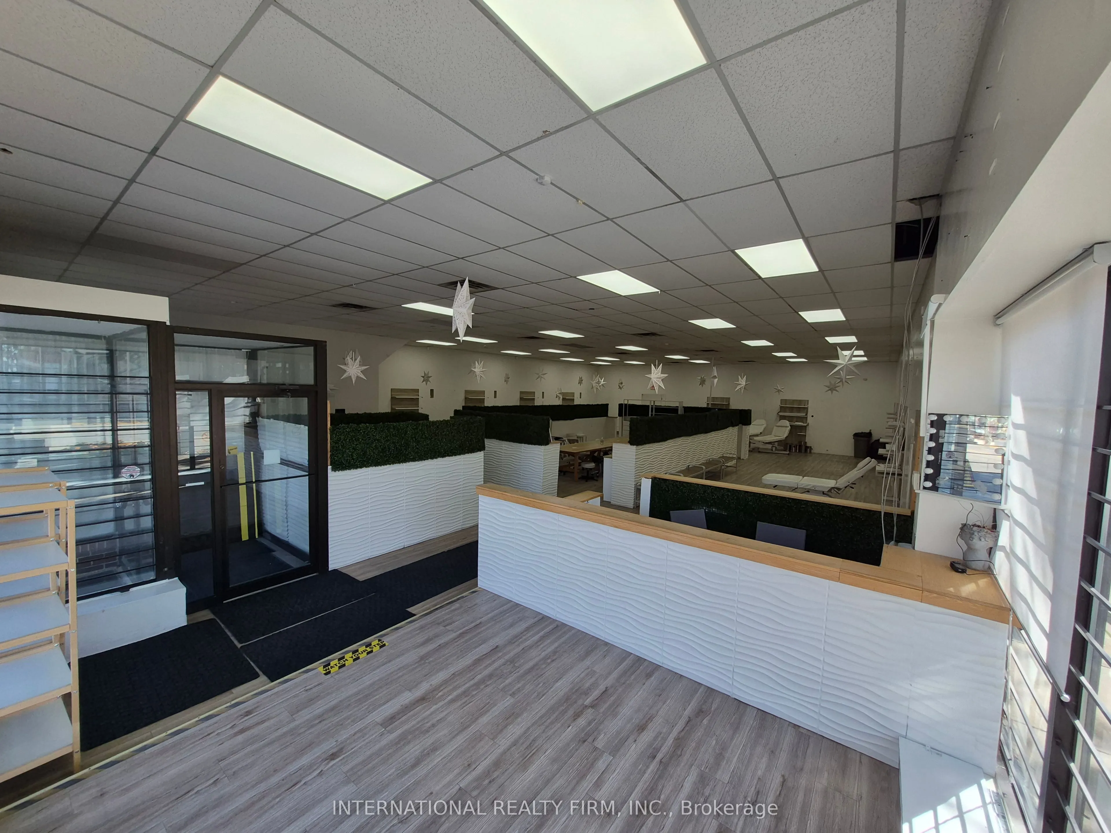 2869 Lake Shore Boulevard W #Entire building