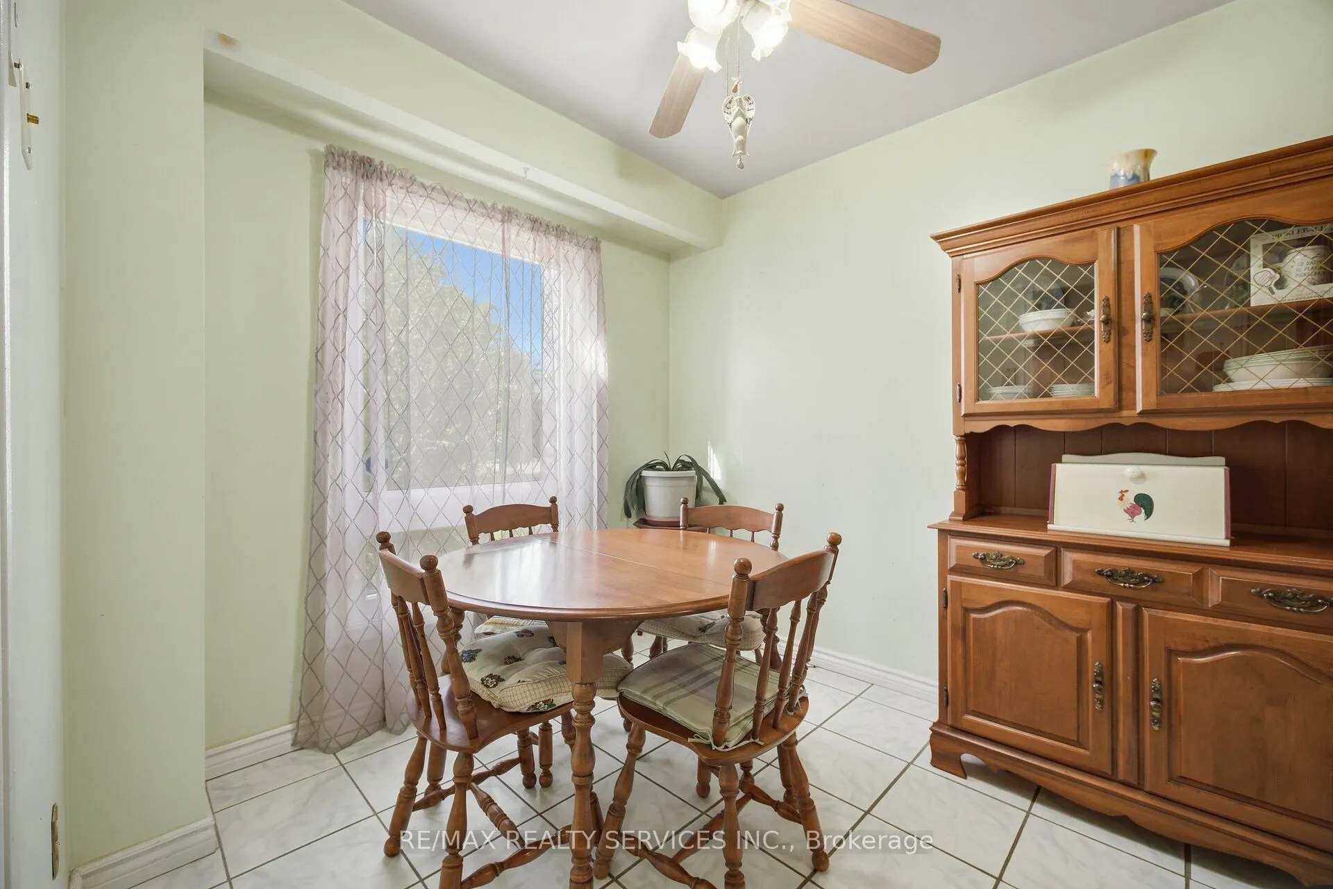 66 Hockley Path