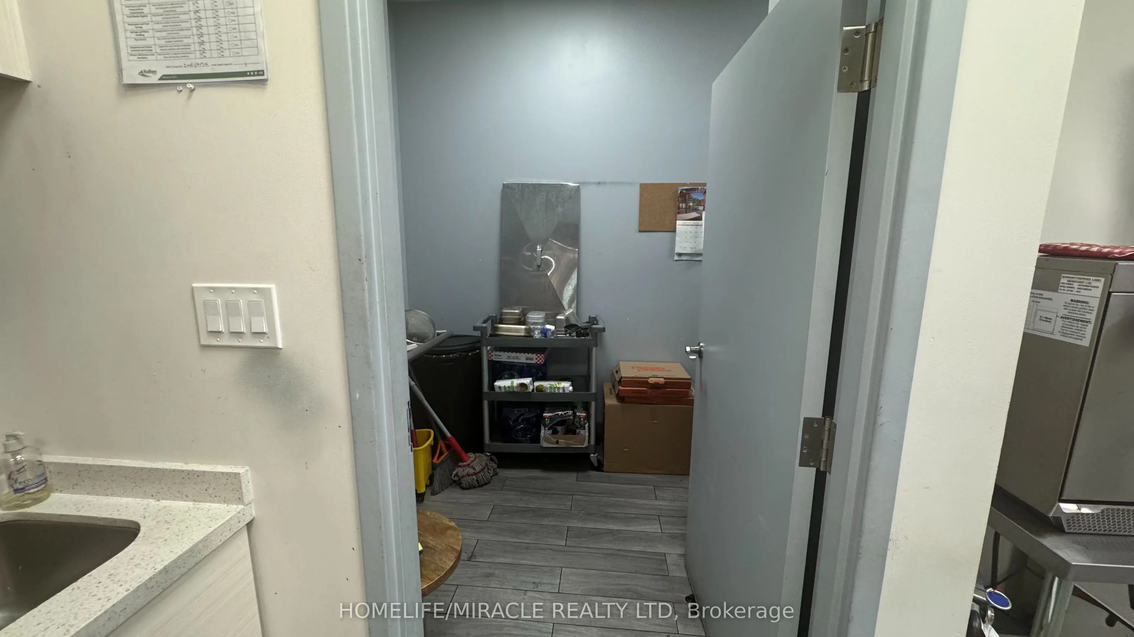 725 Bronte Street S #9