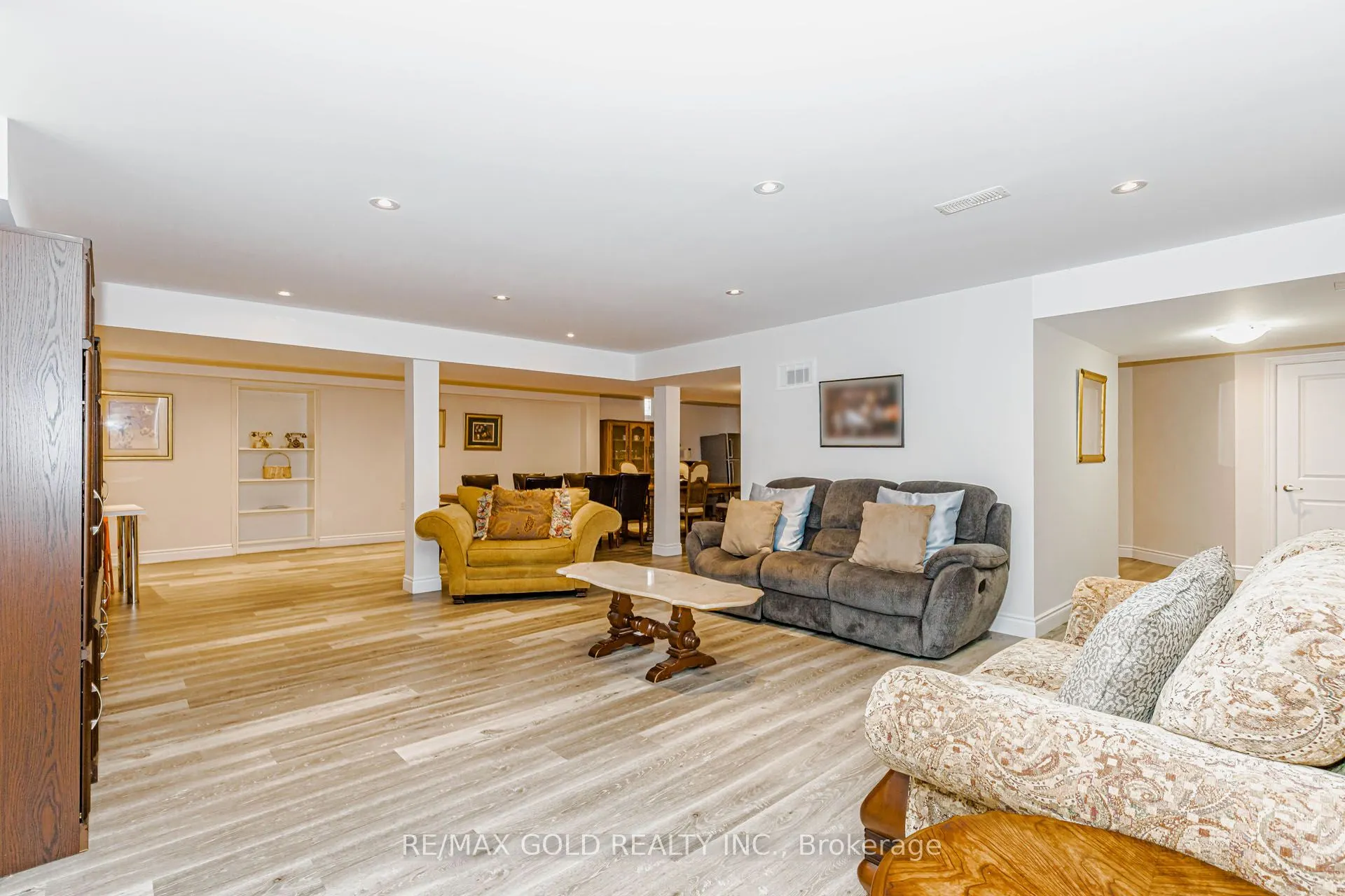 10 Falkland Road