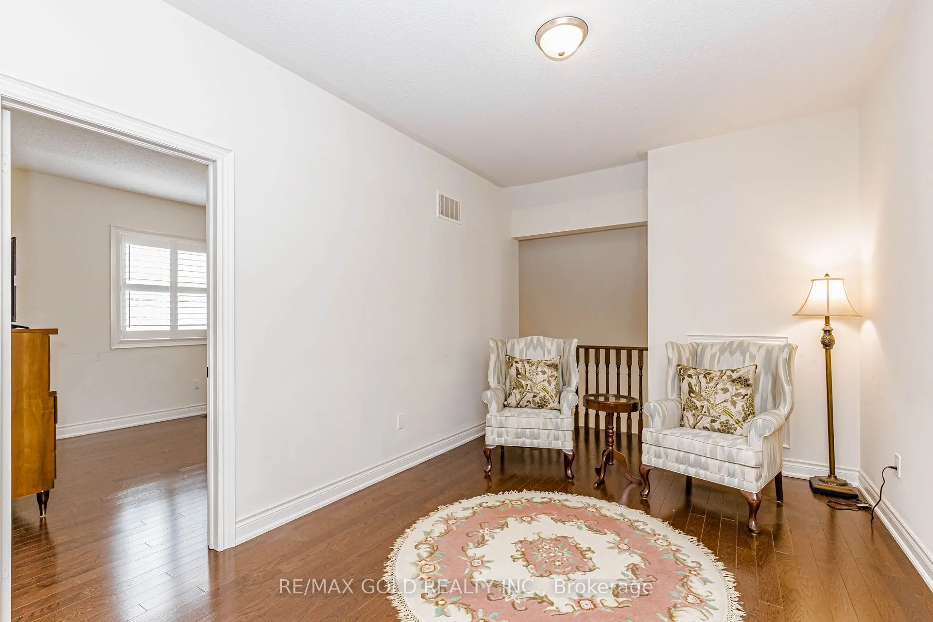 10 Falkland Road