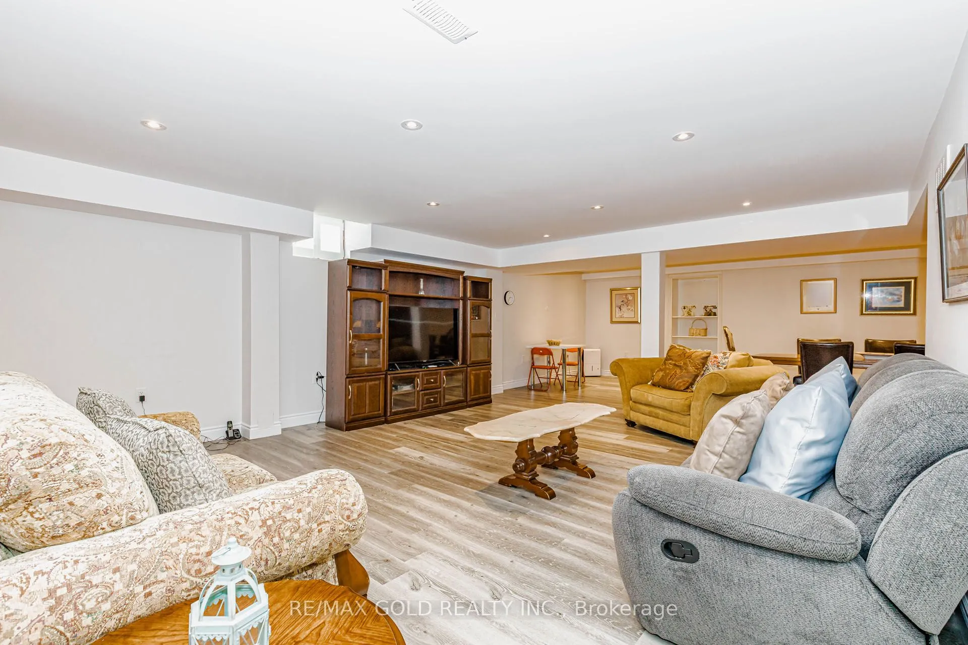 10 Falkland Road