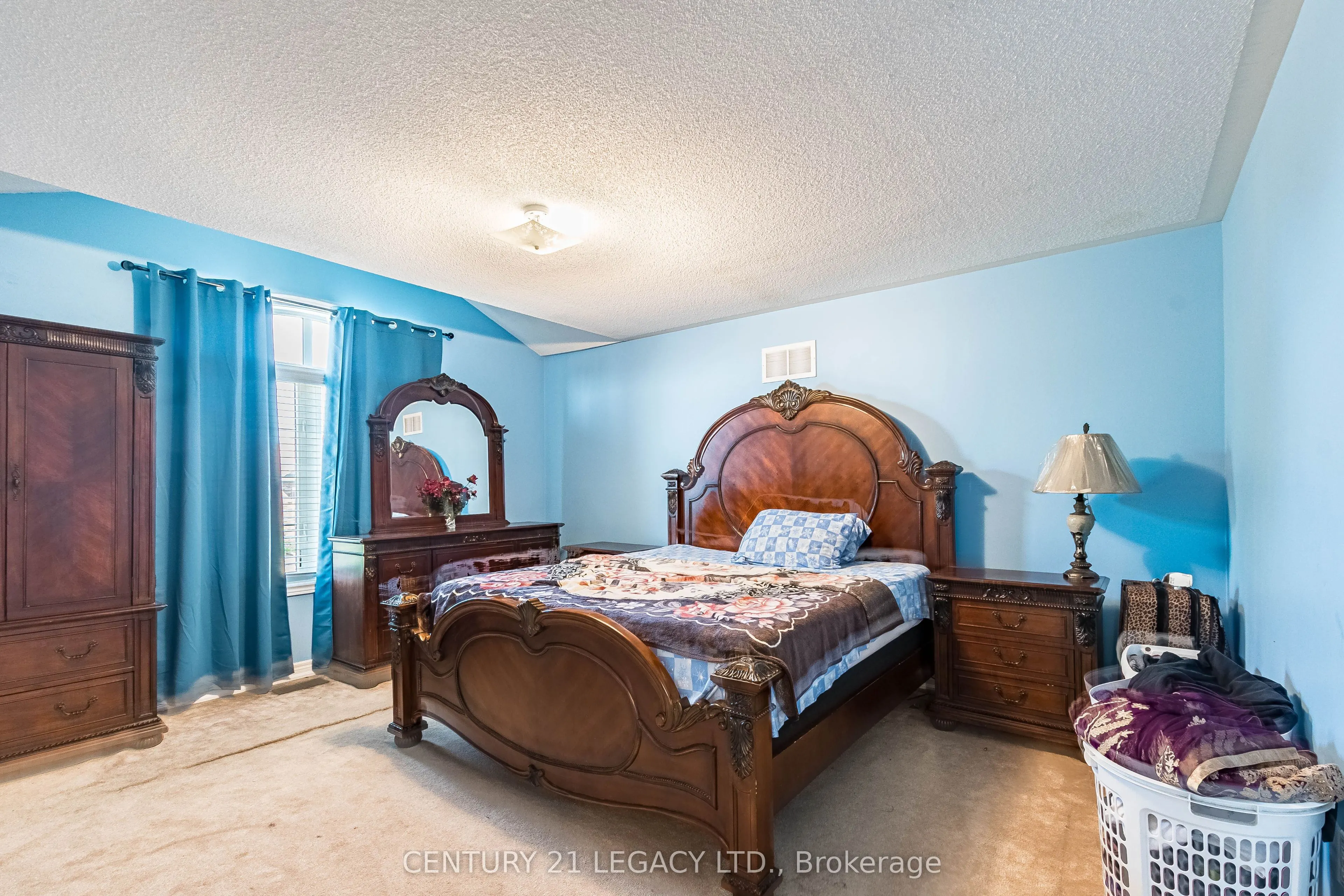 11 Drummondville Drive