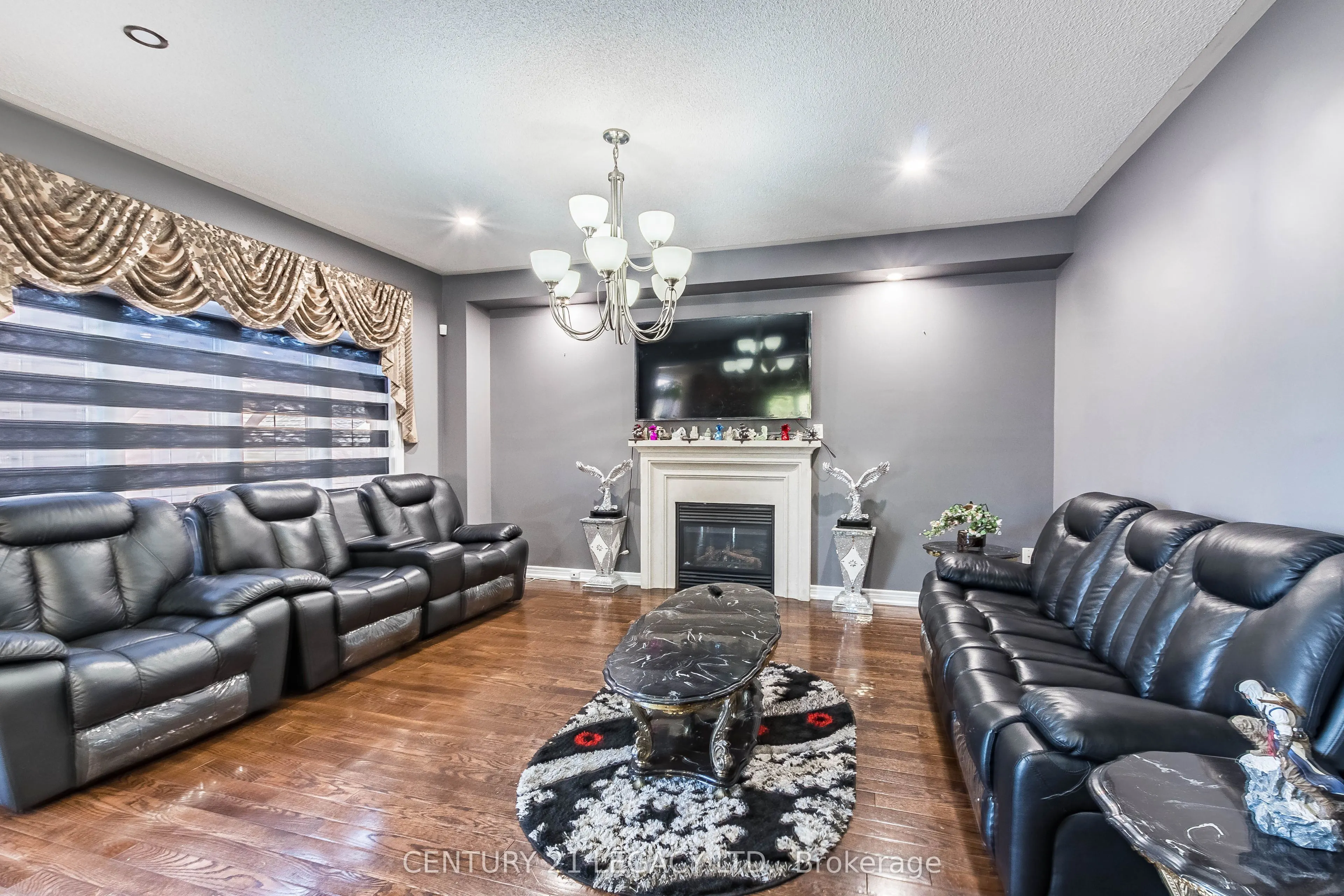 11 Drummondville Drive