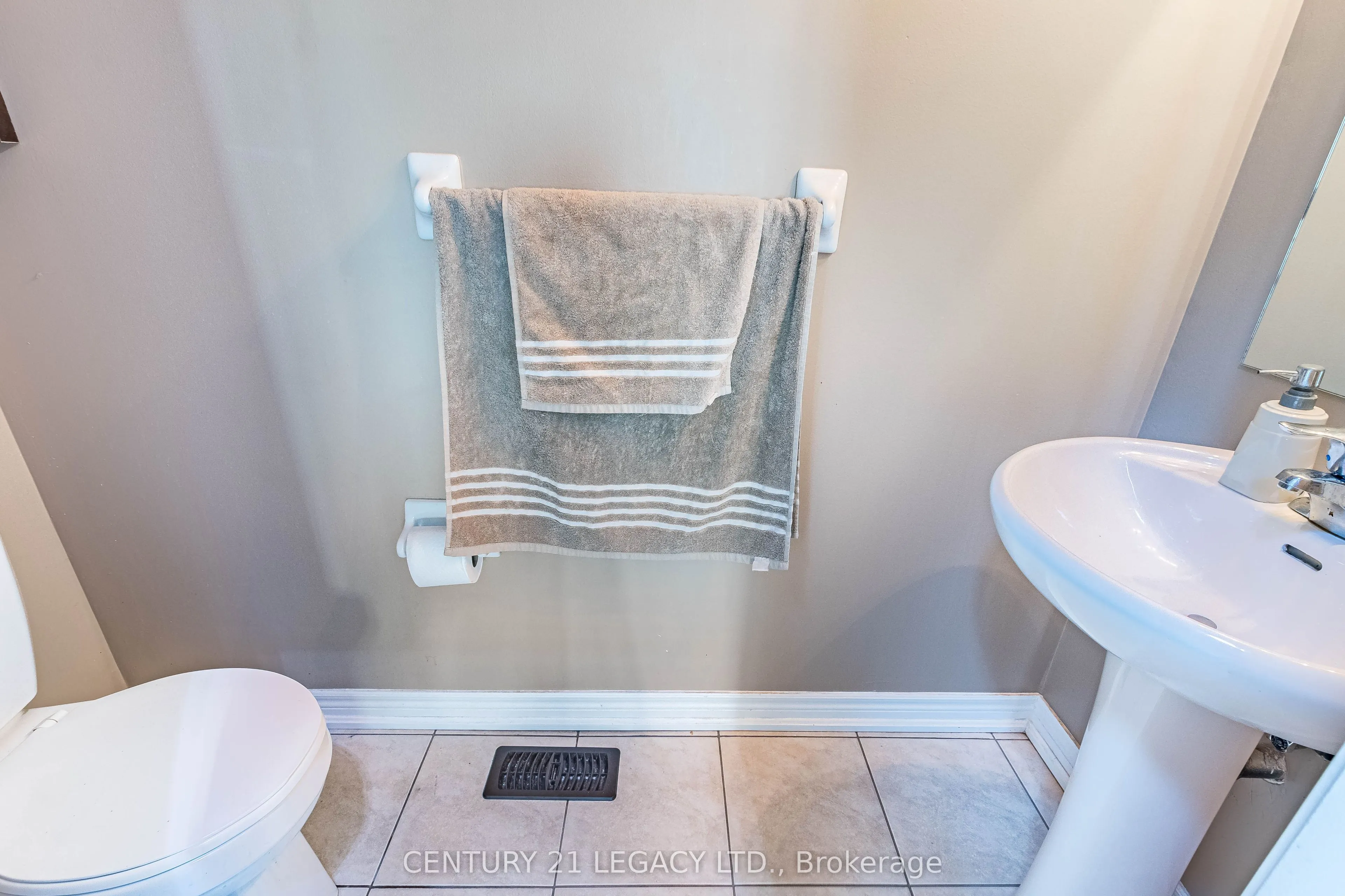 11 Drummondville Drive