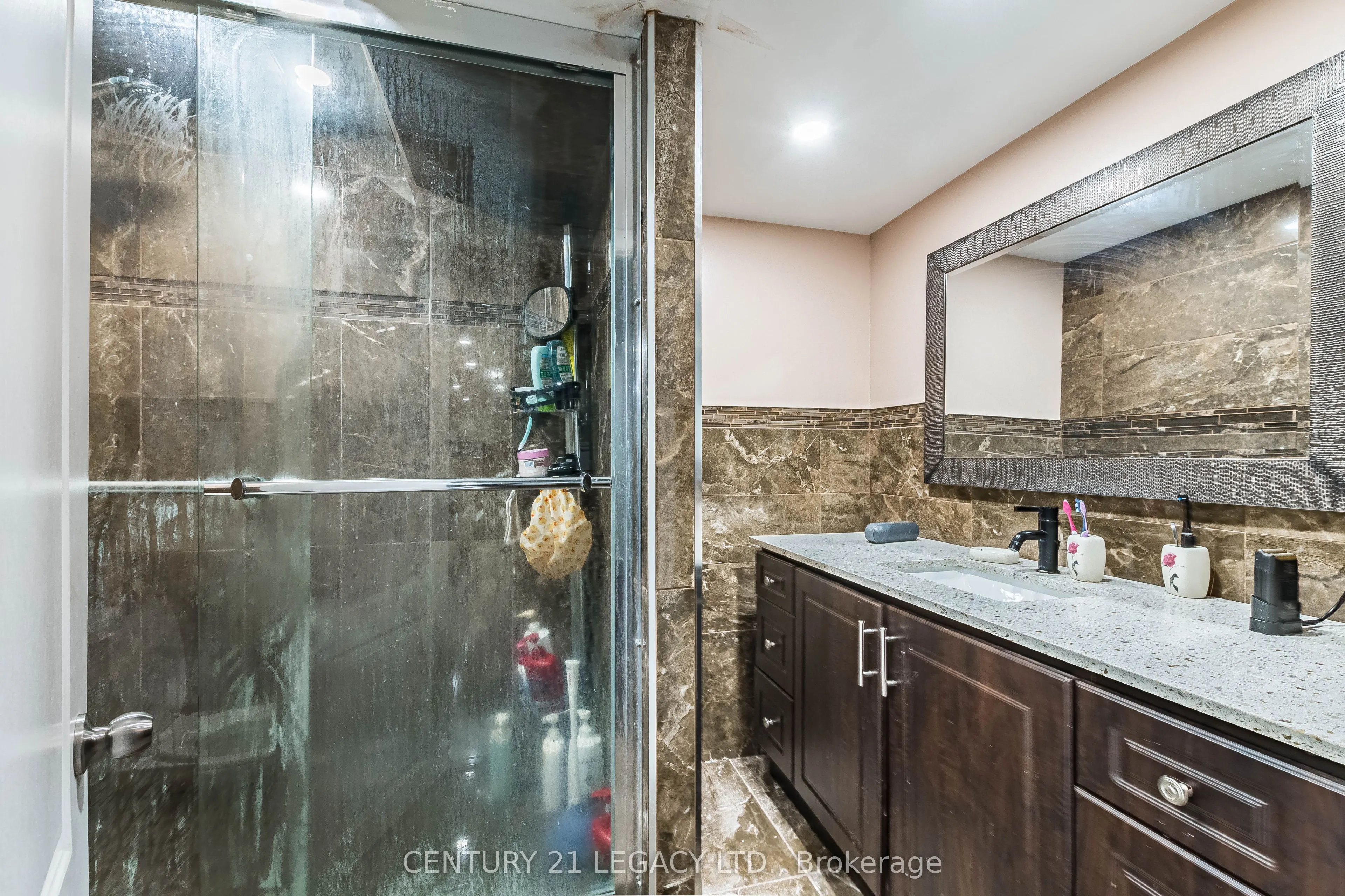 11 Drummondville Drive