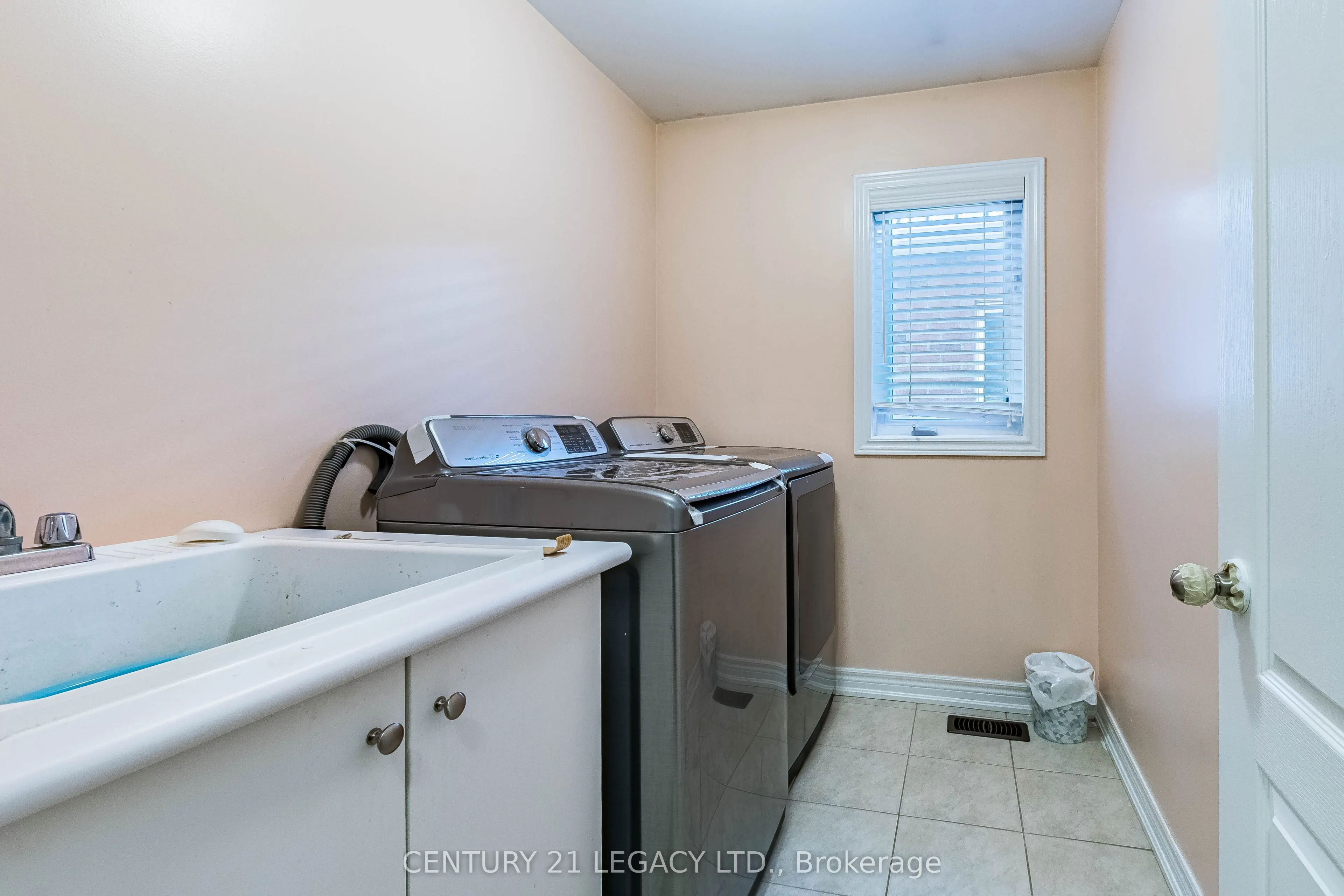 11 Drummondville Drive