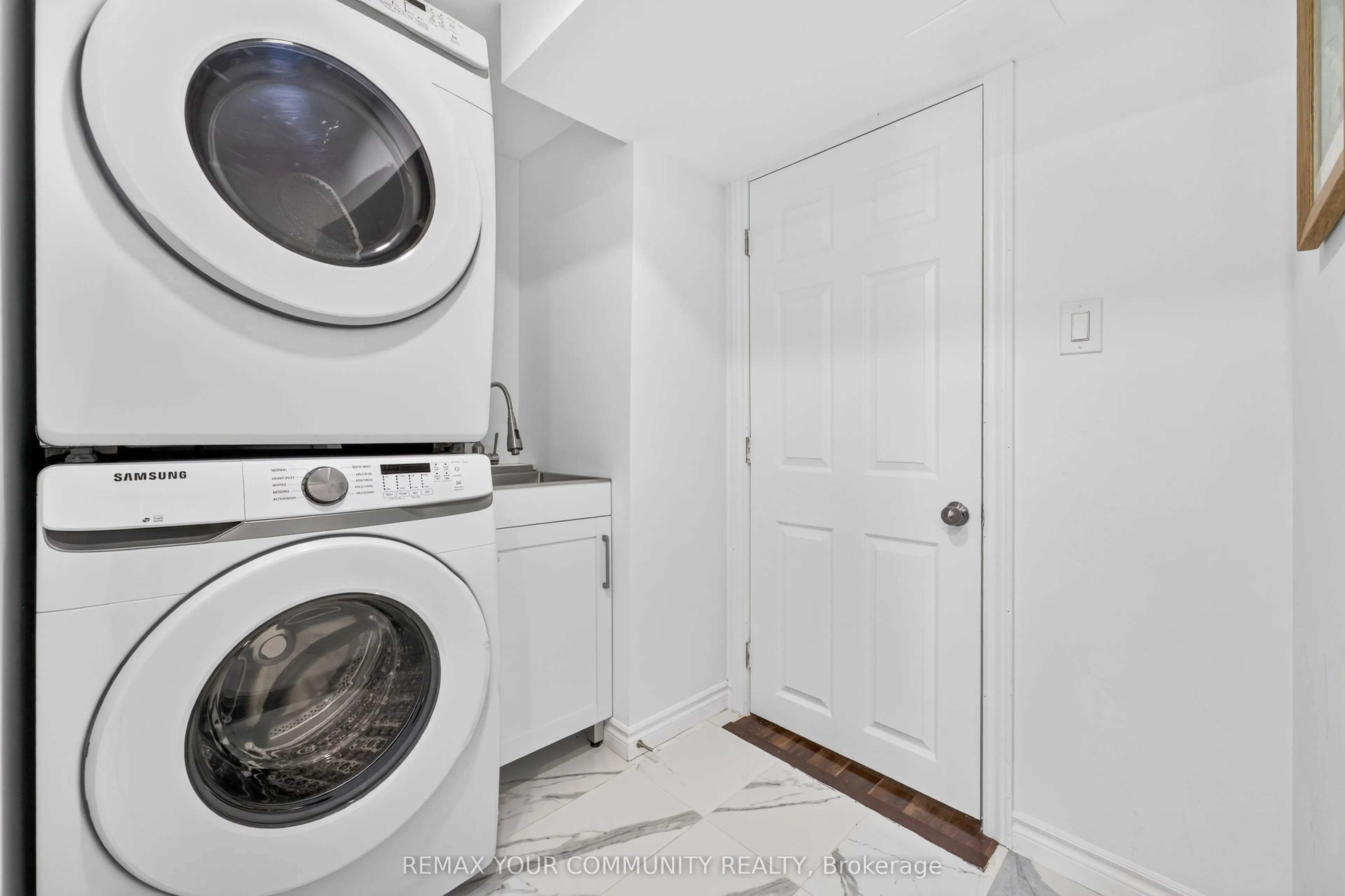5578 Waterwind Crescent