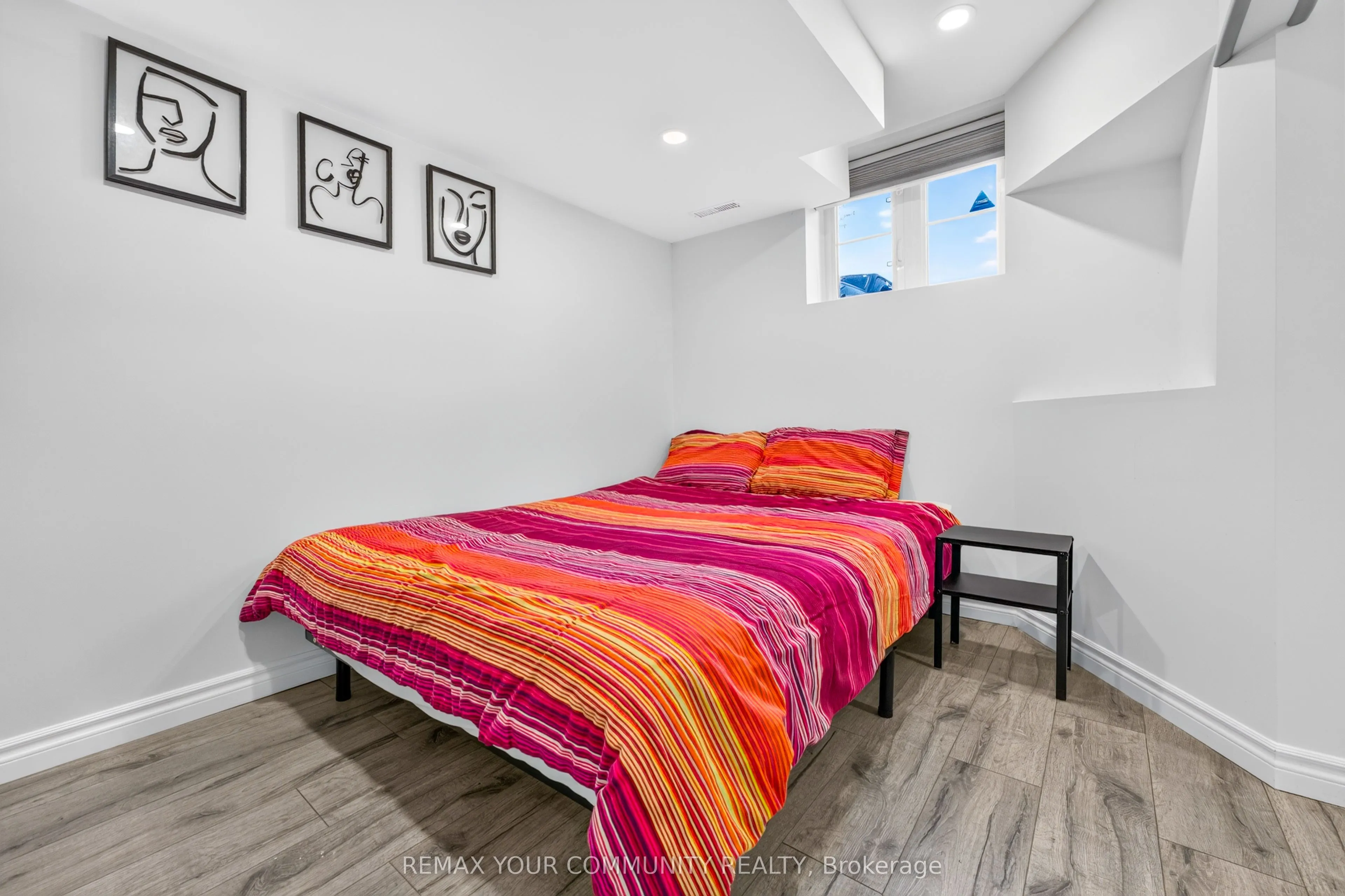 5578 Waterwind Crescent