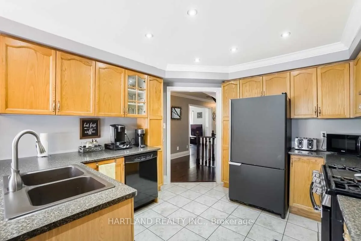 476 Jay Crescent