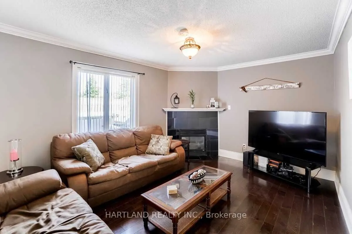 476 Jay Crescent