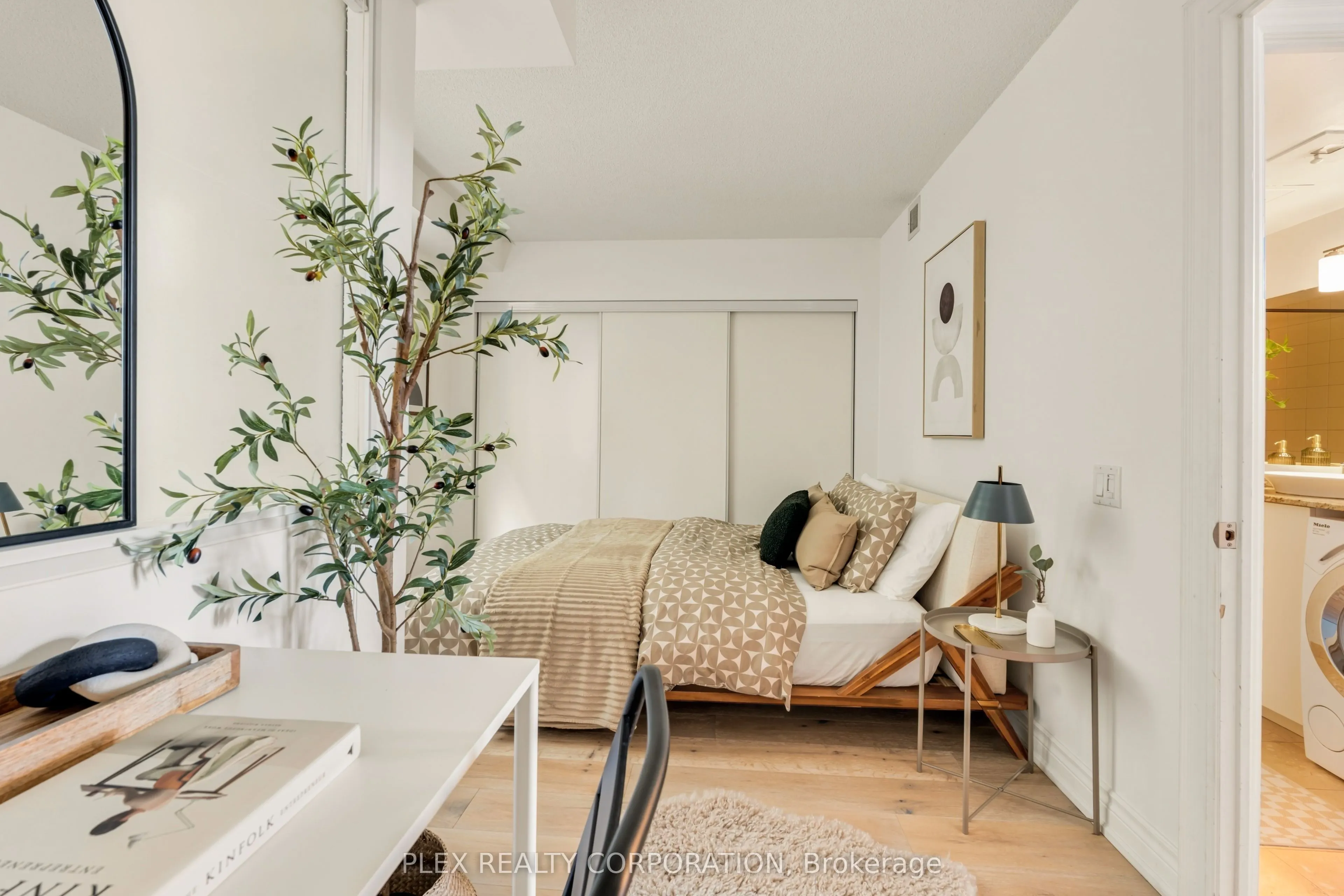 437 Roncesvalles Avenue #410